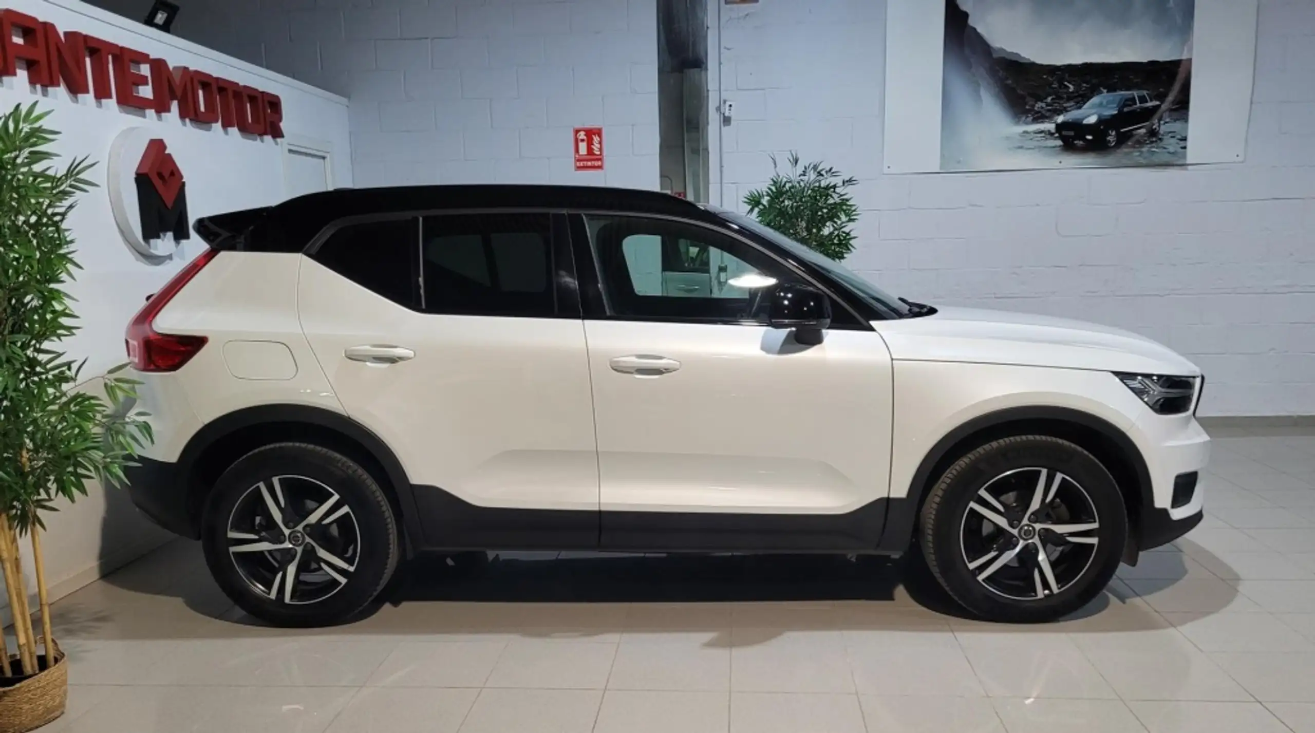 Volvo - XC40