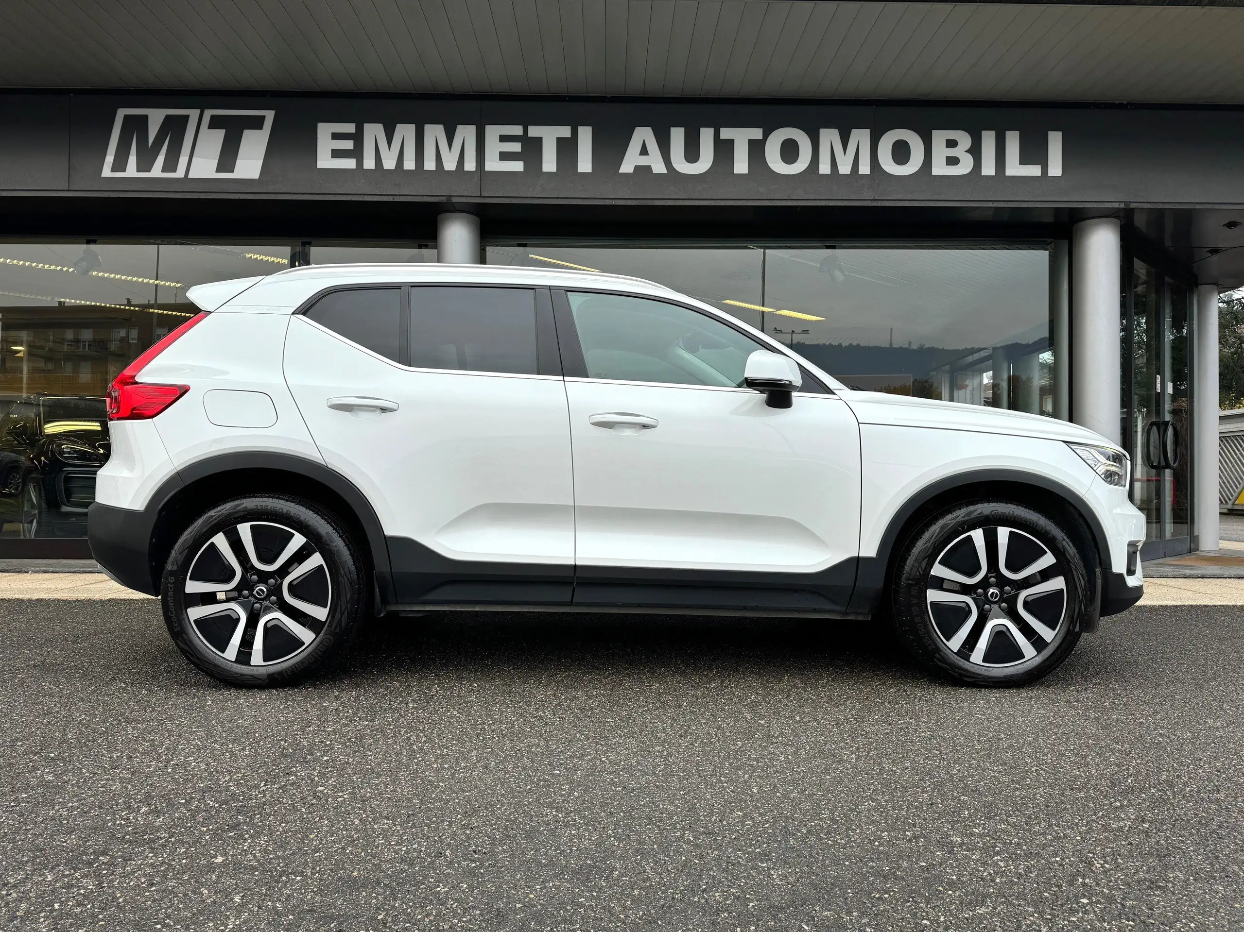 Volvo - XC40