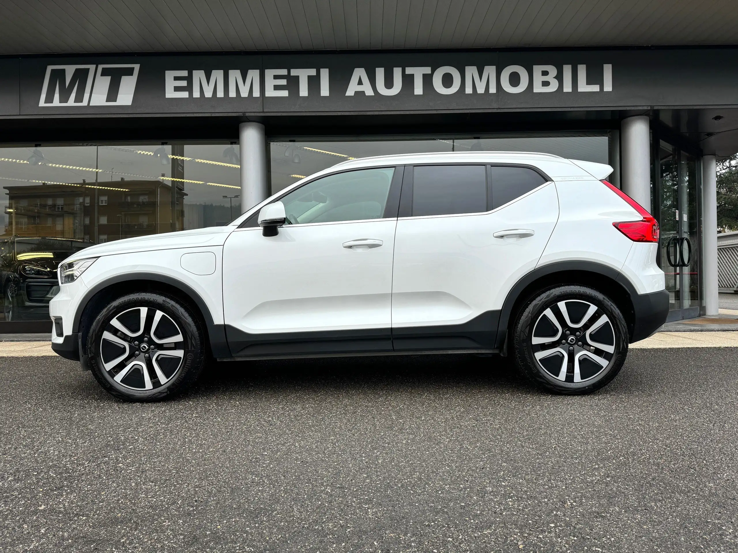 Volvo - XC40