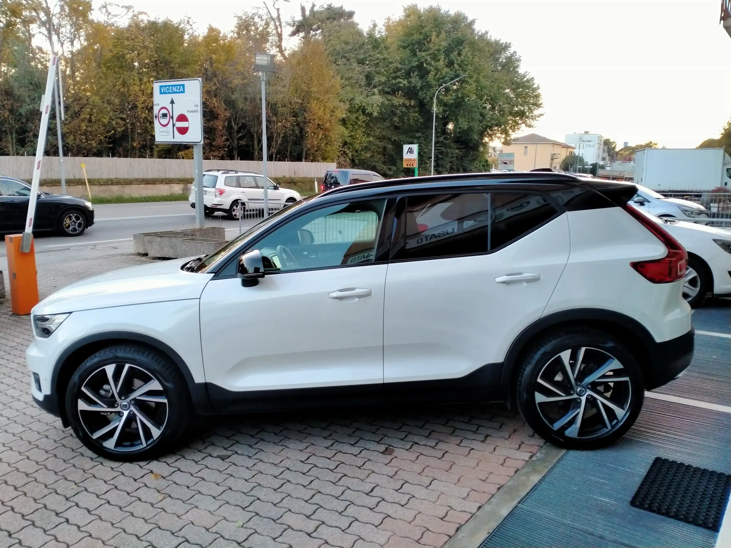 Volvo - XC40