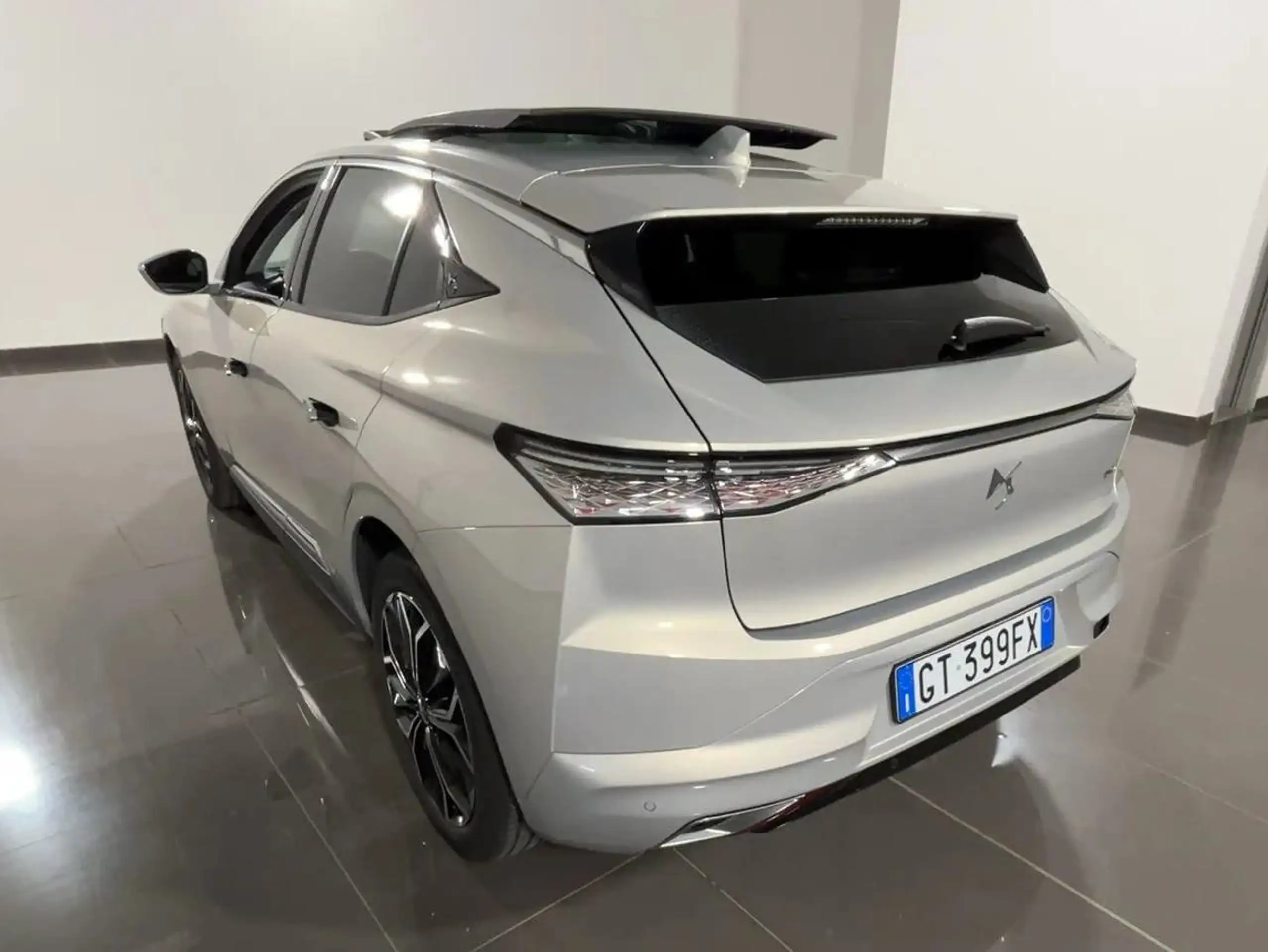 DS Automobiles - DS 4