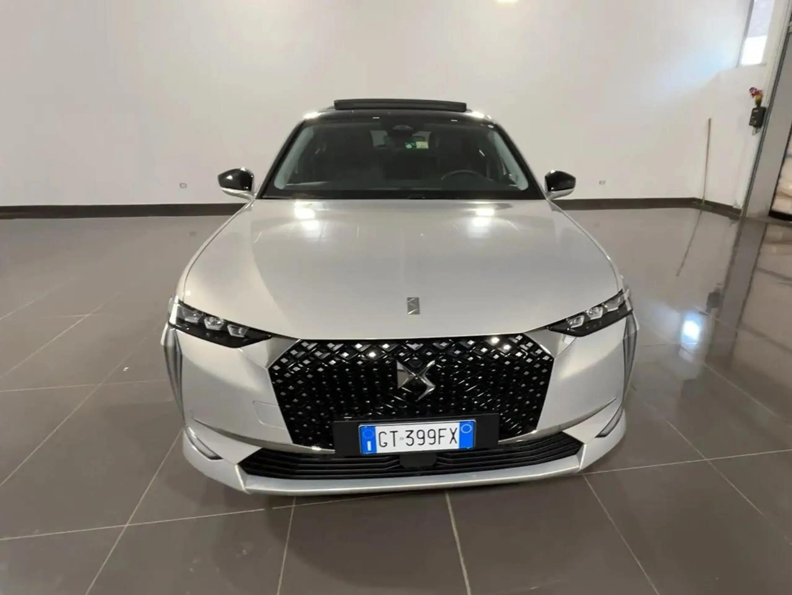 DS Automobiles - DS 4