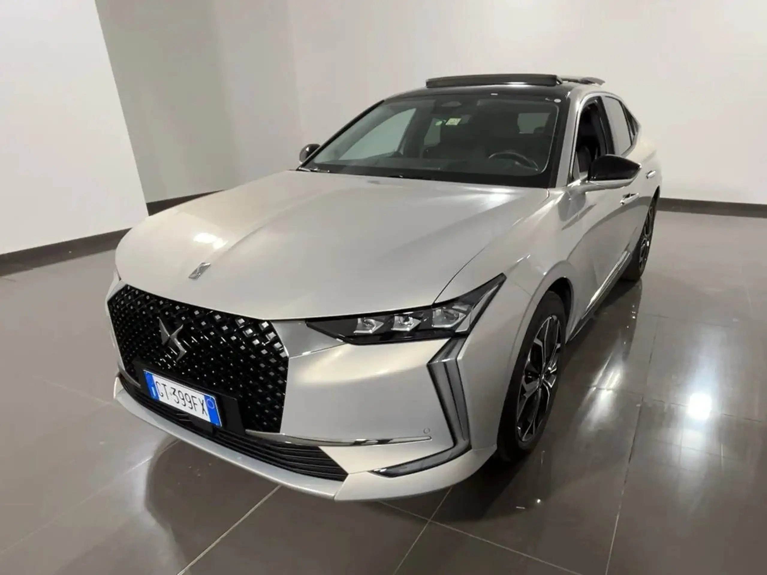 DS Automobiles - DS 4