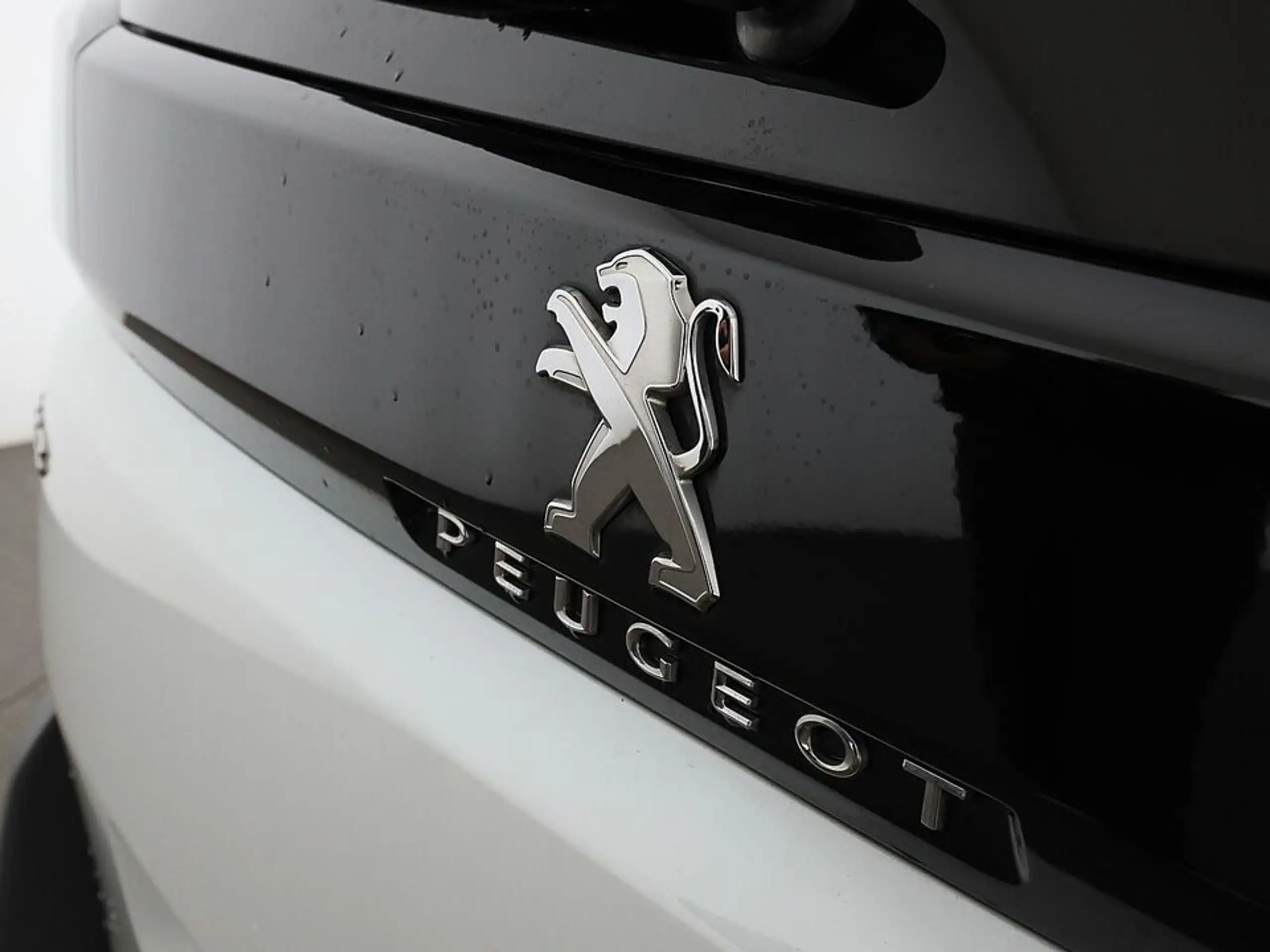 Peugeot - 5008