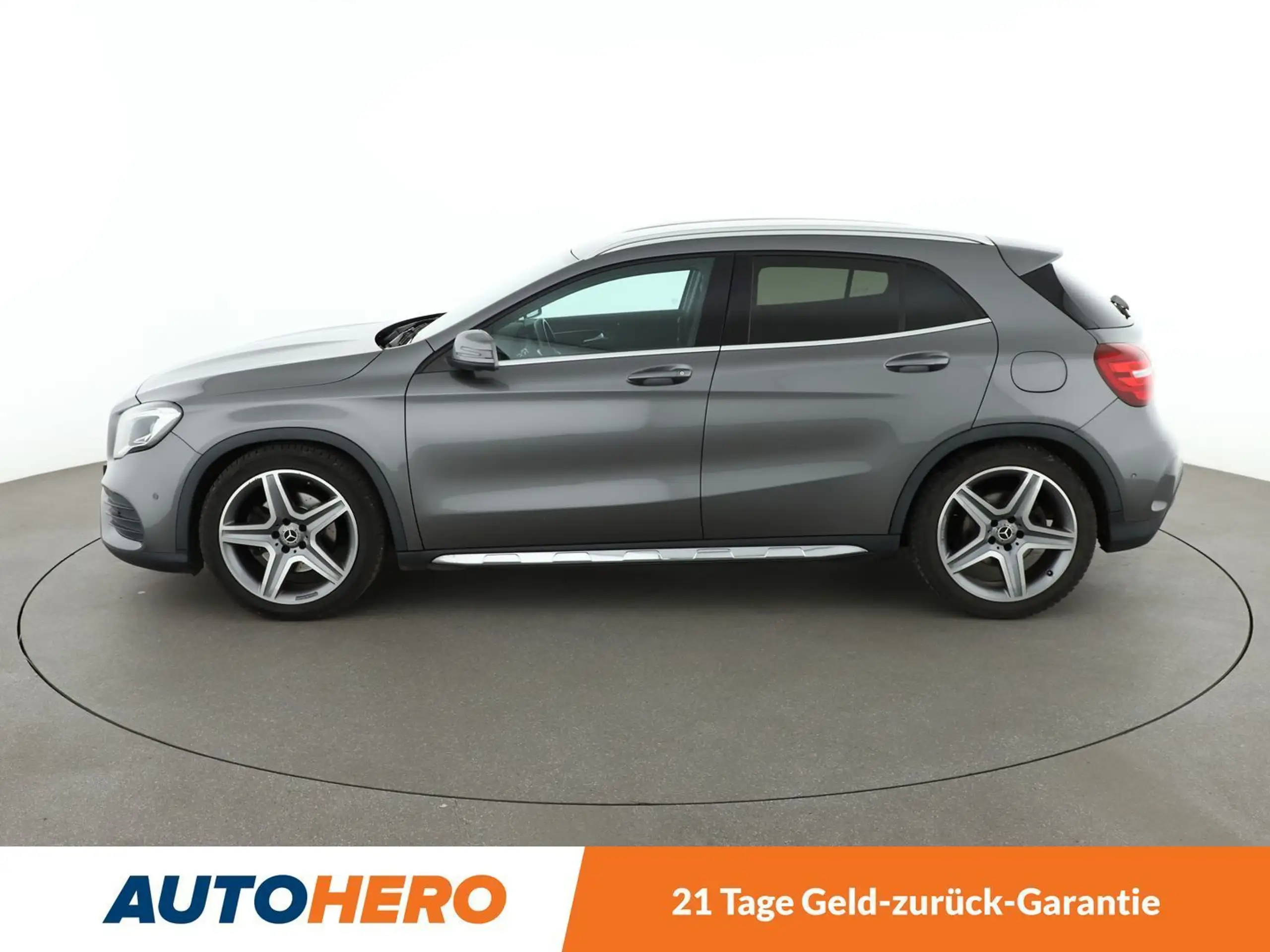 Mercedes-Benz - GLA 220