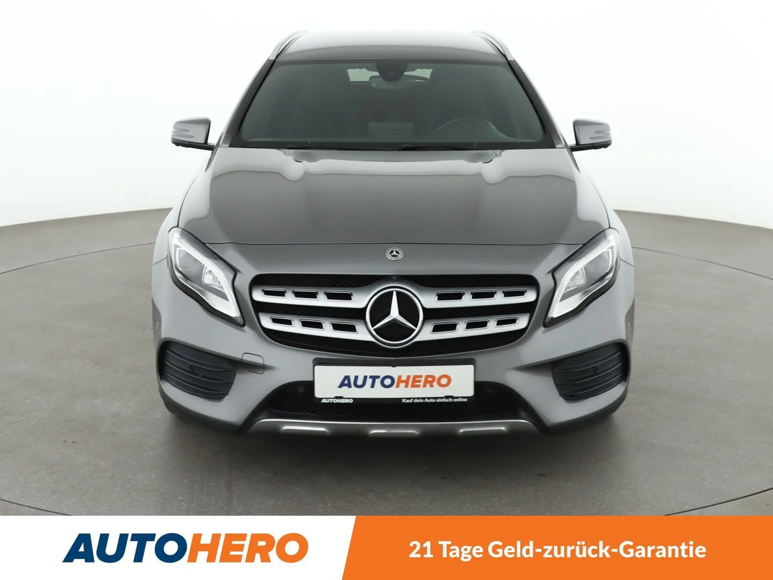 Mercedes-Benz - GLA 220