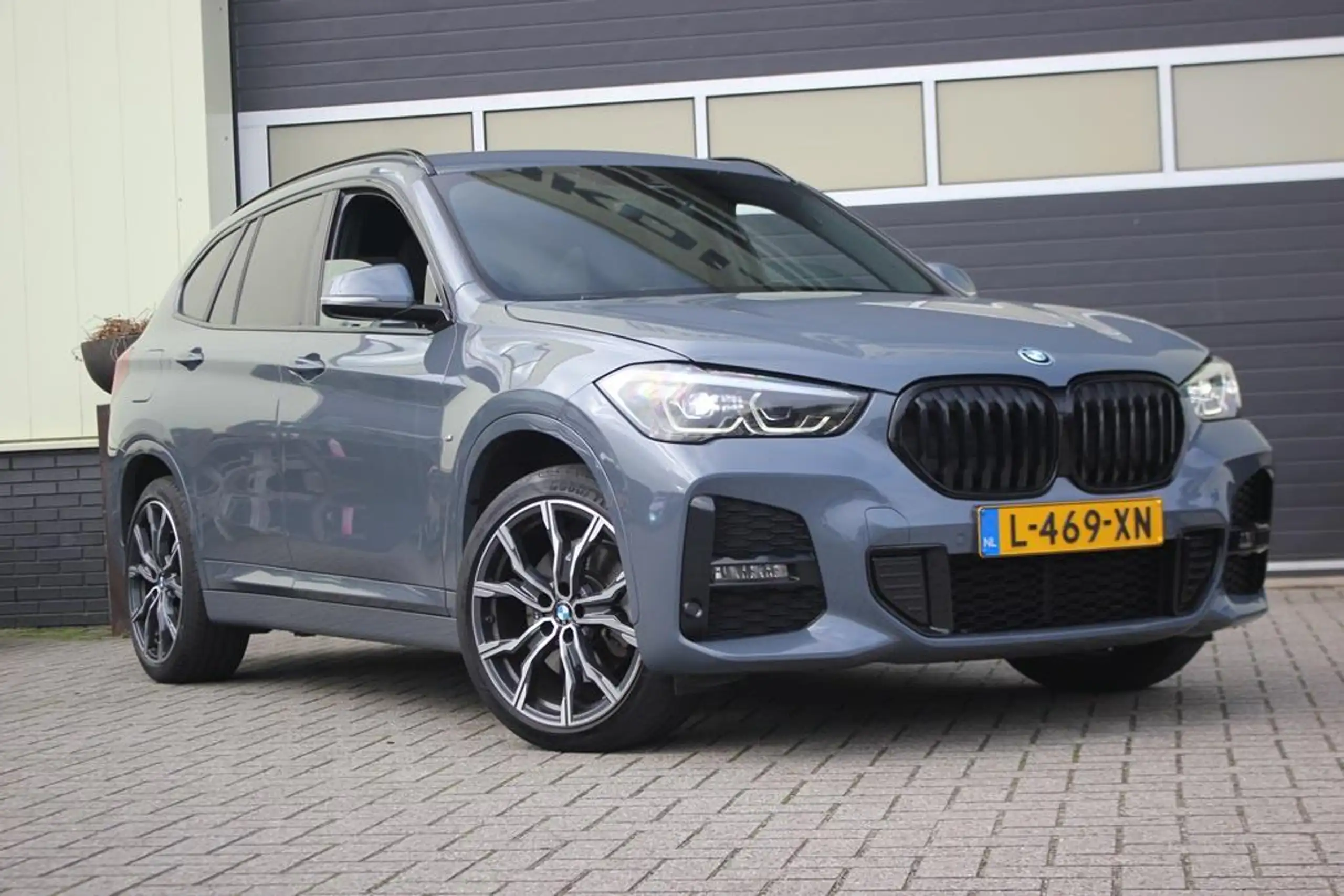 BMW - X1