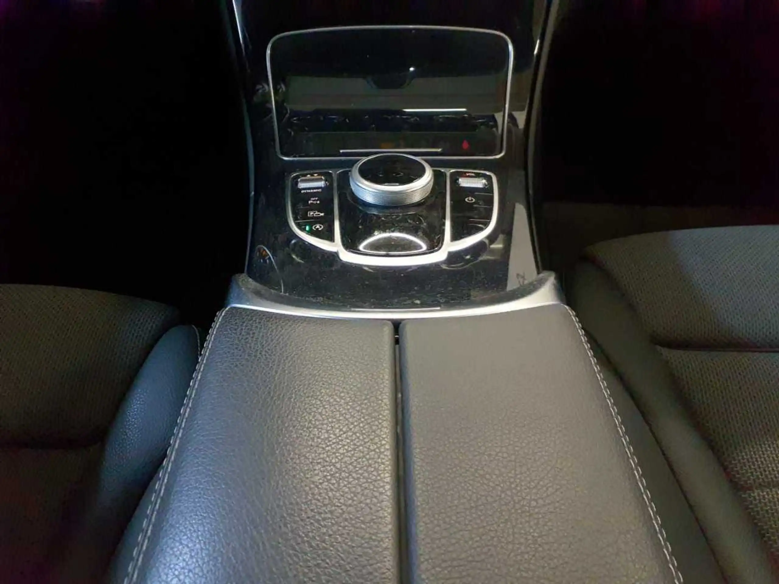 Mercedes-Benz - C 220