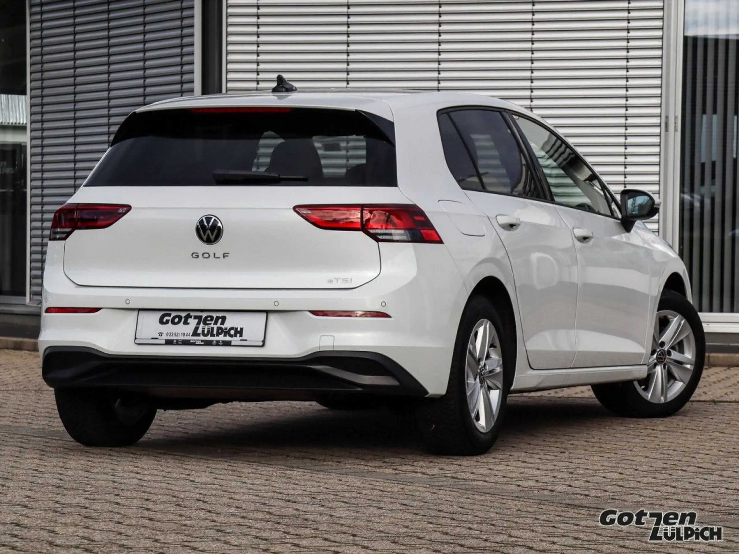 Volkswagen - Golf