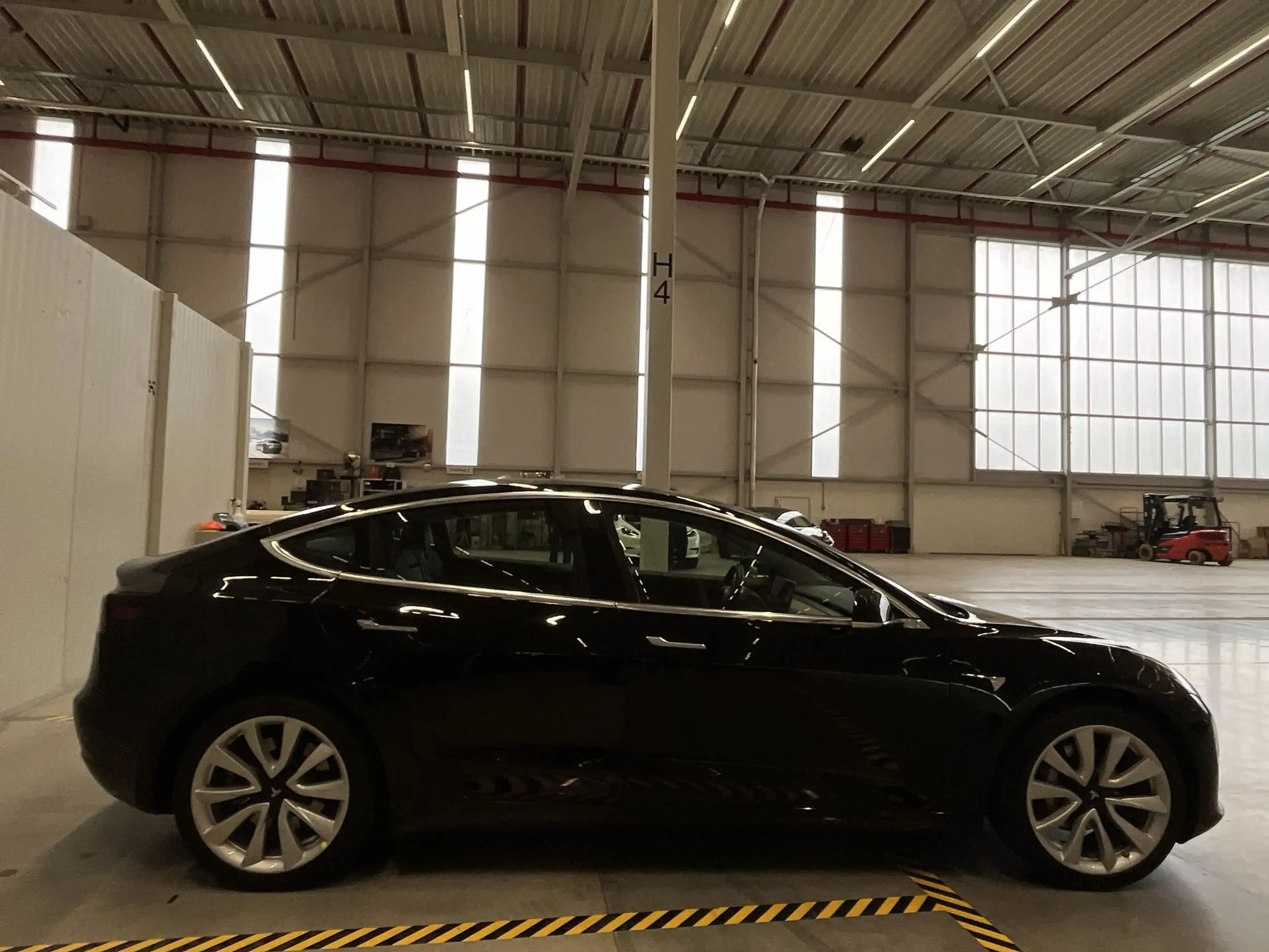 Tesla - Model 3