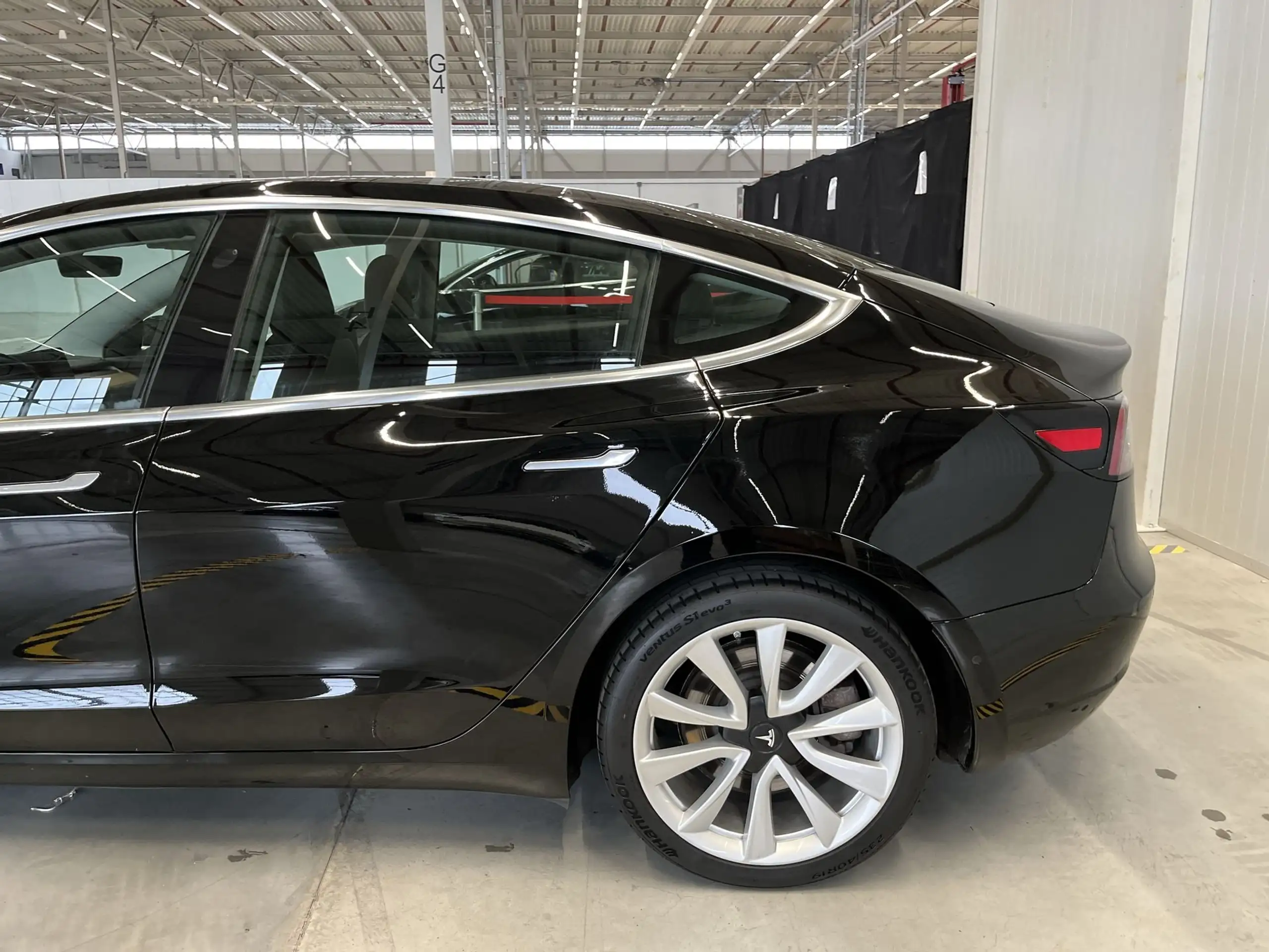 Tesla - Model 3