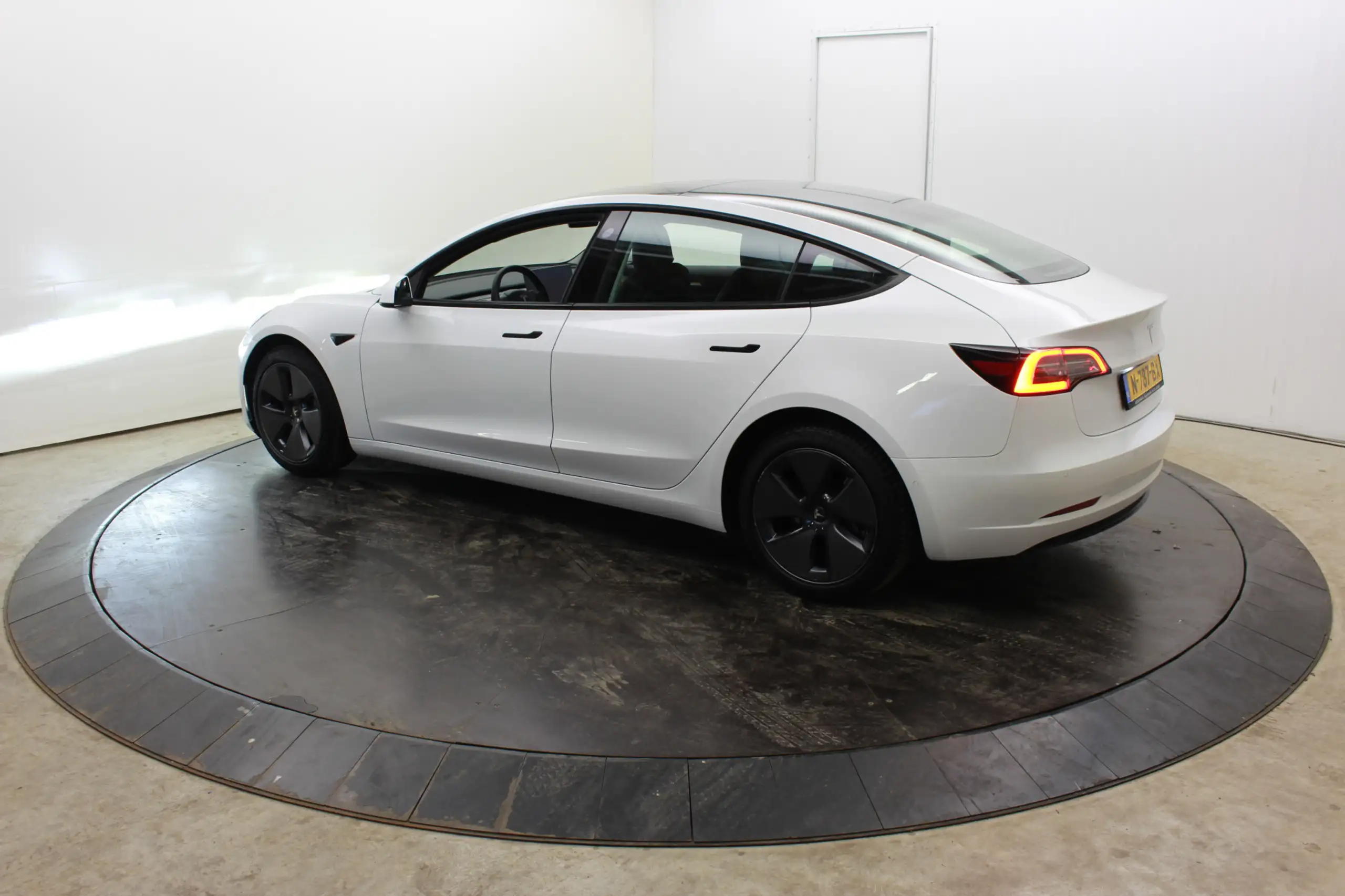 Tesla - Model 3