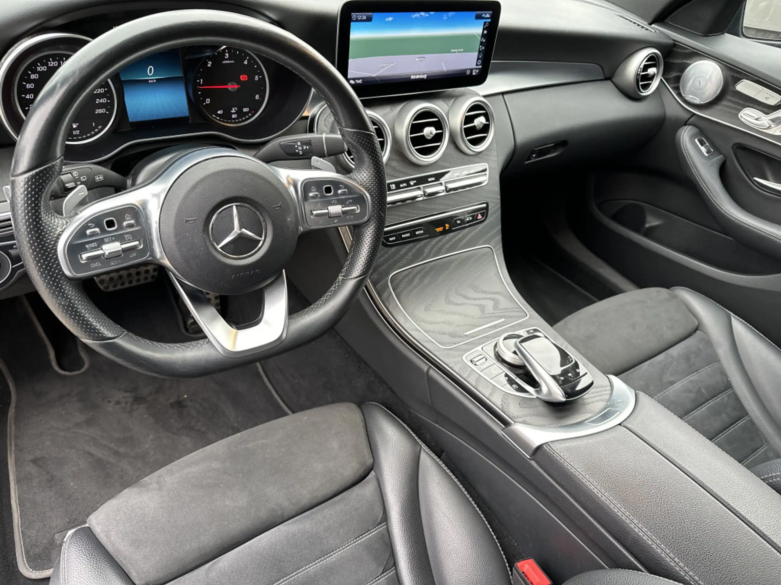 Mercedes-Benz - C 220