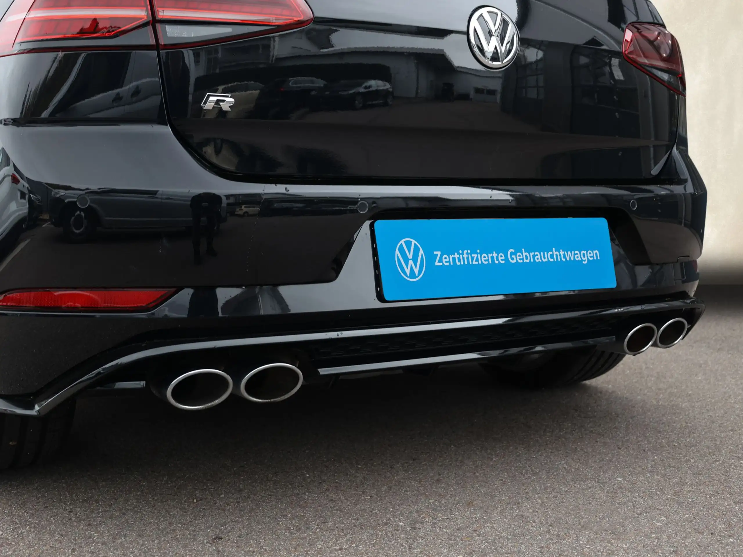 Volkswagen - Golf