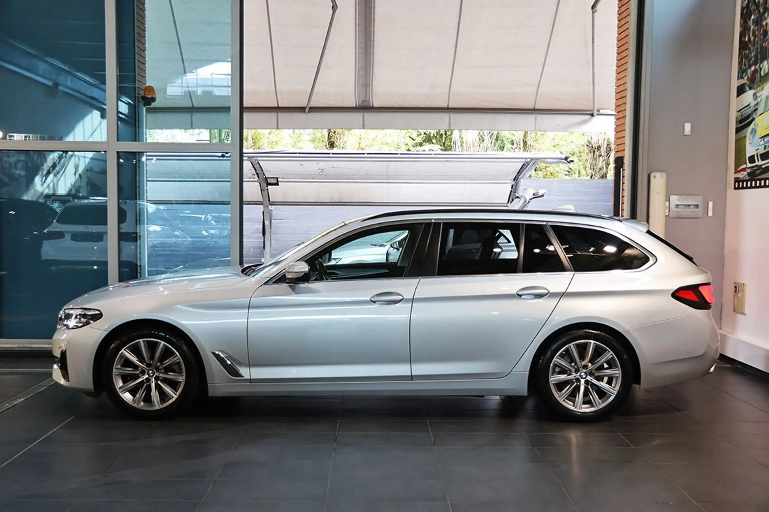 BMW - 520