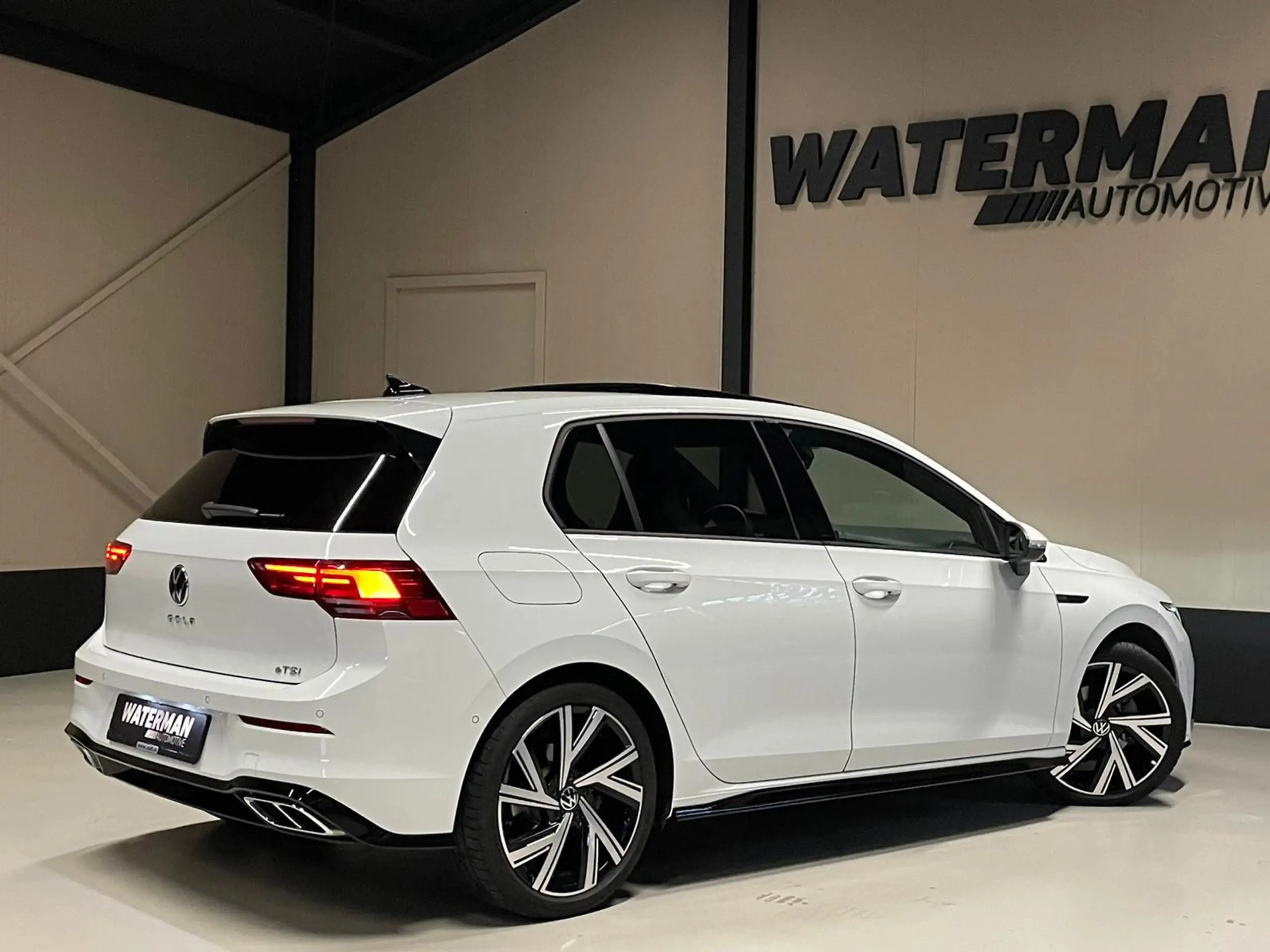 Volkswagen - Golf