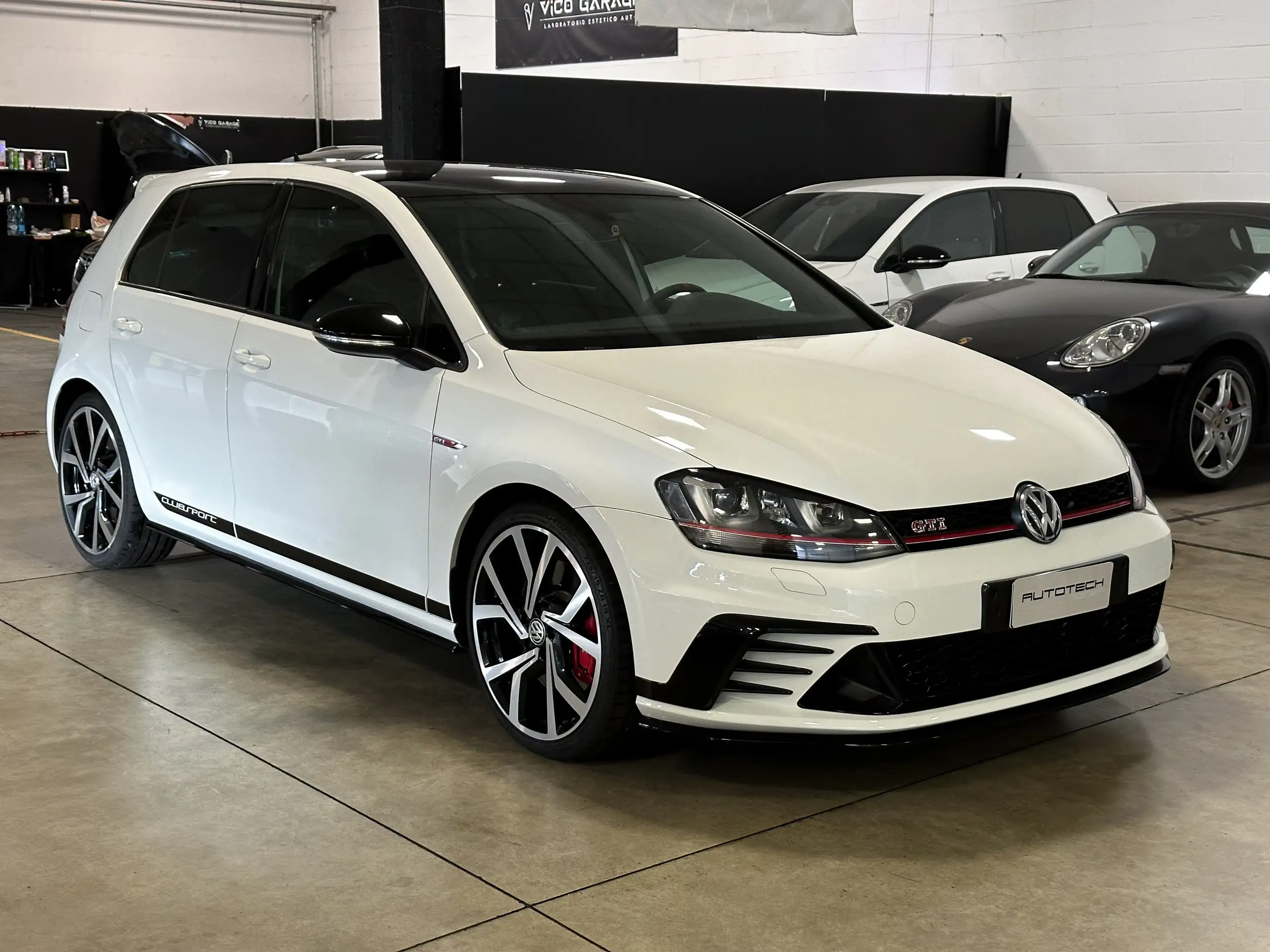 Volkswagen - Golf GTI