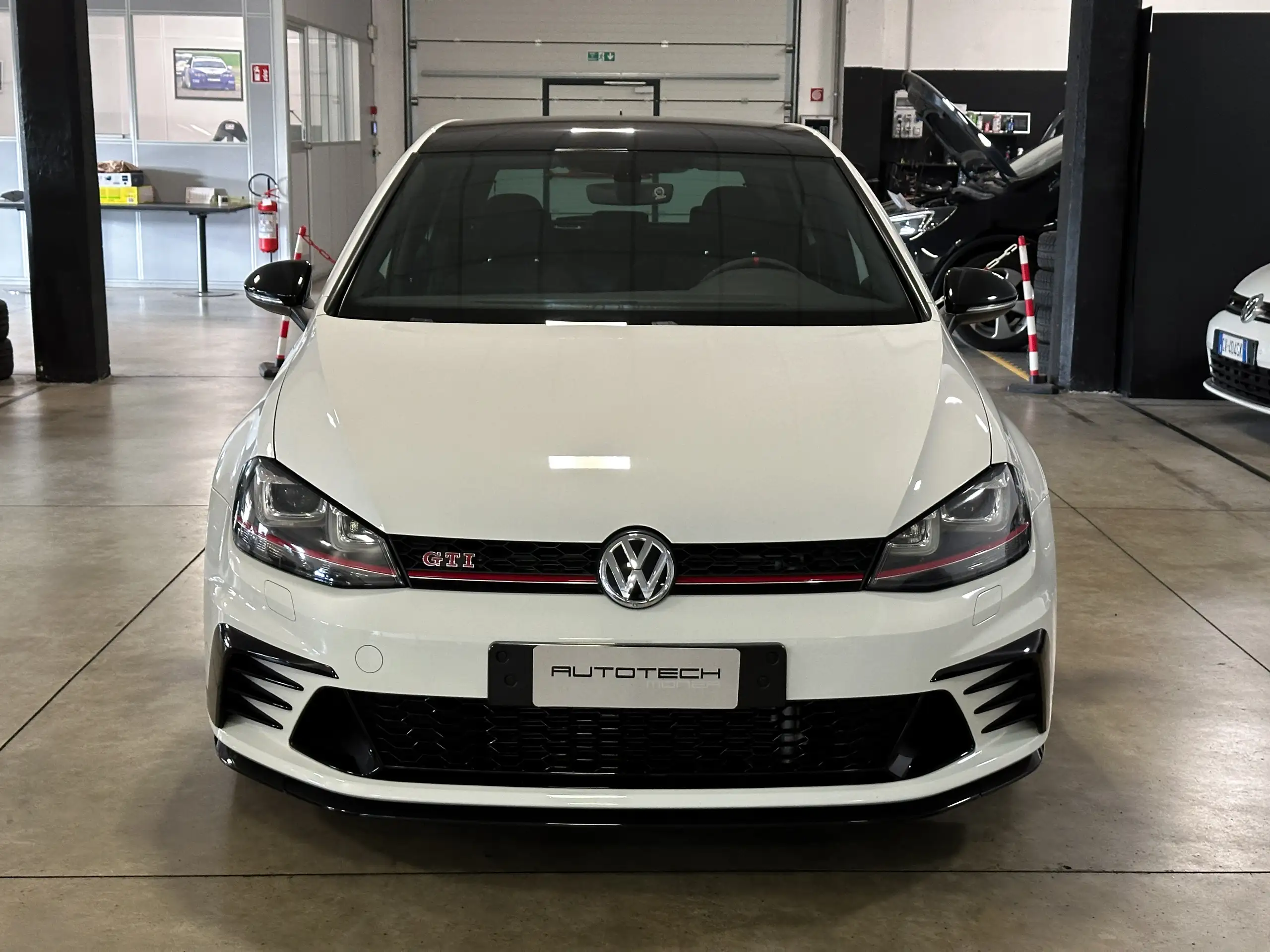 Volkswagen - Golf GTI