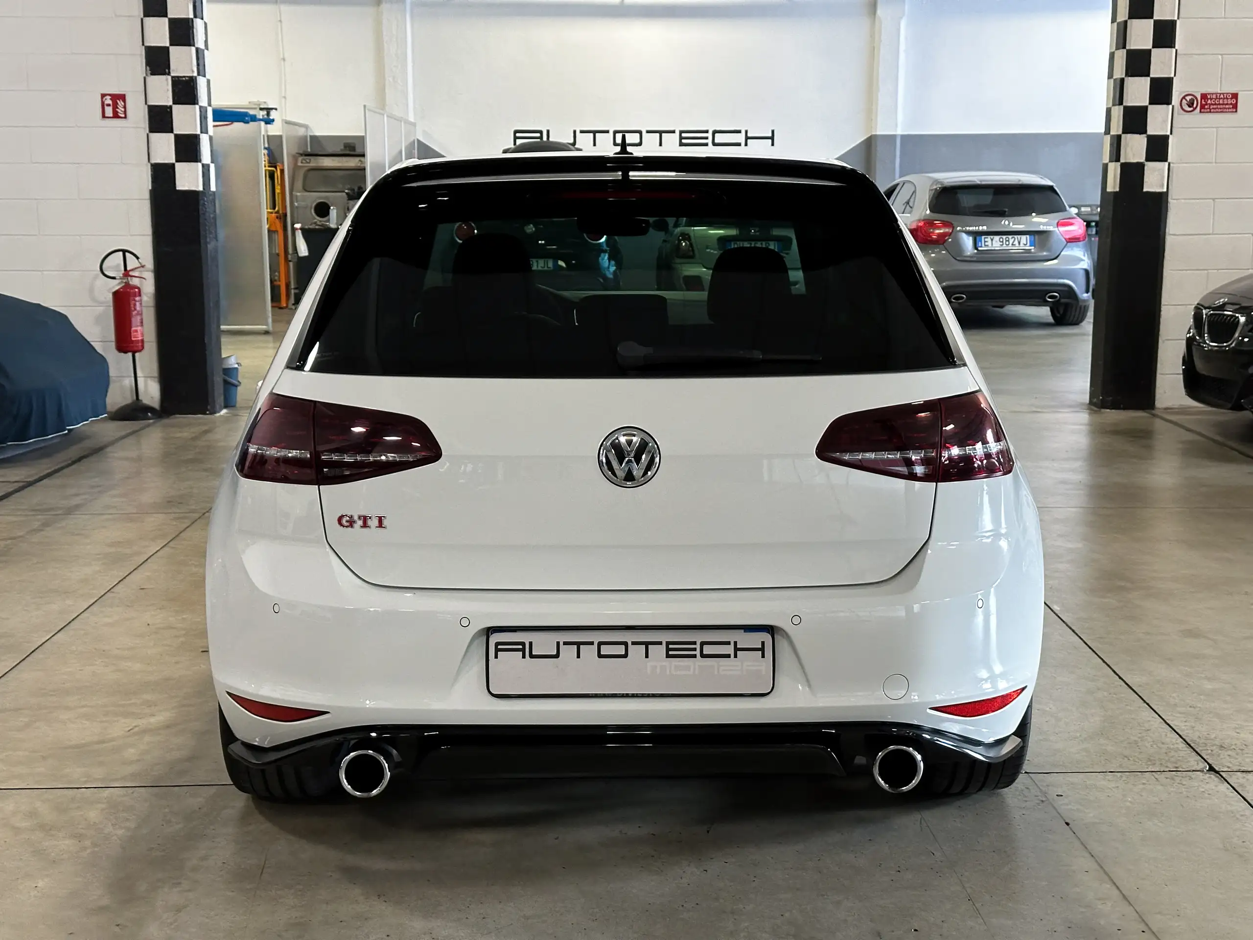 Volkswagen - Golf GTI