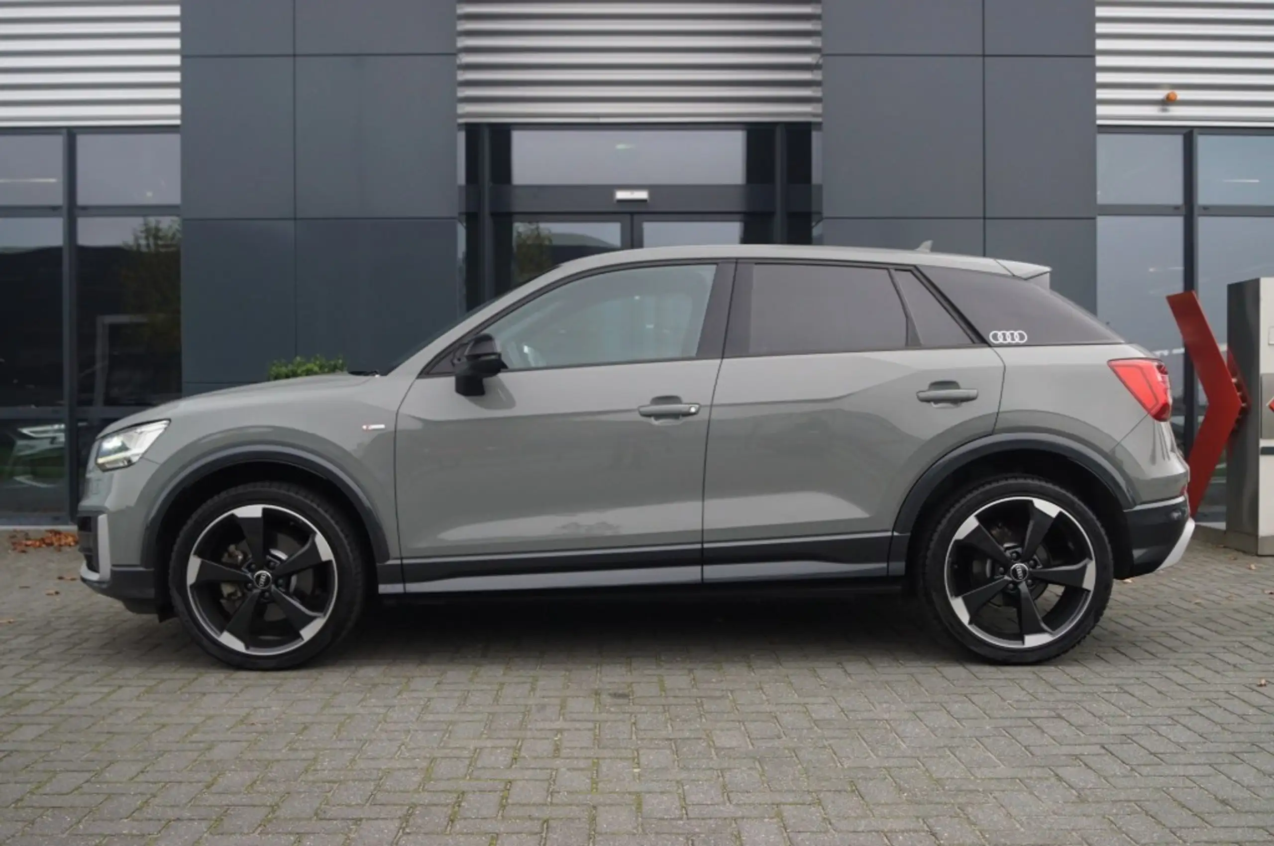 Audi - Q2