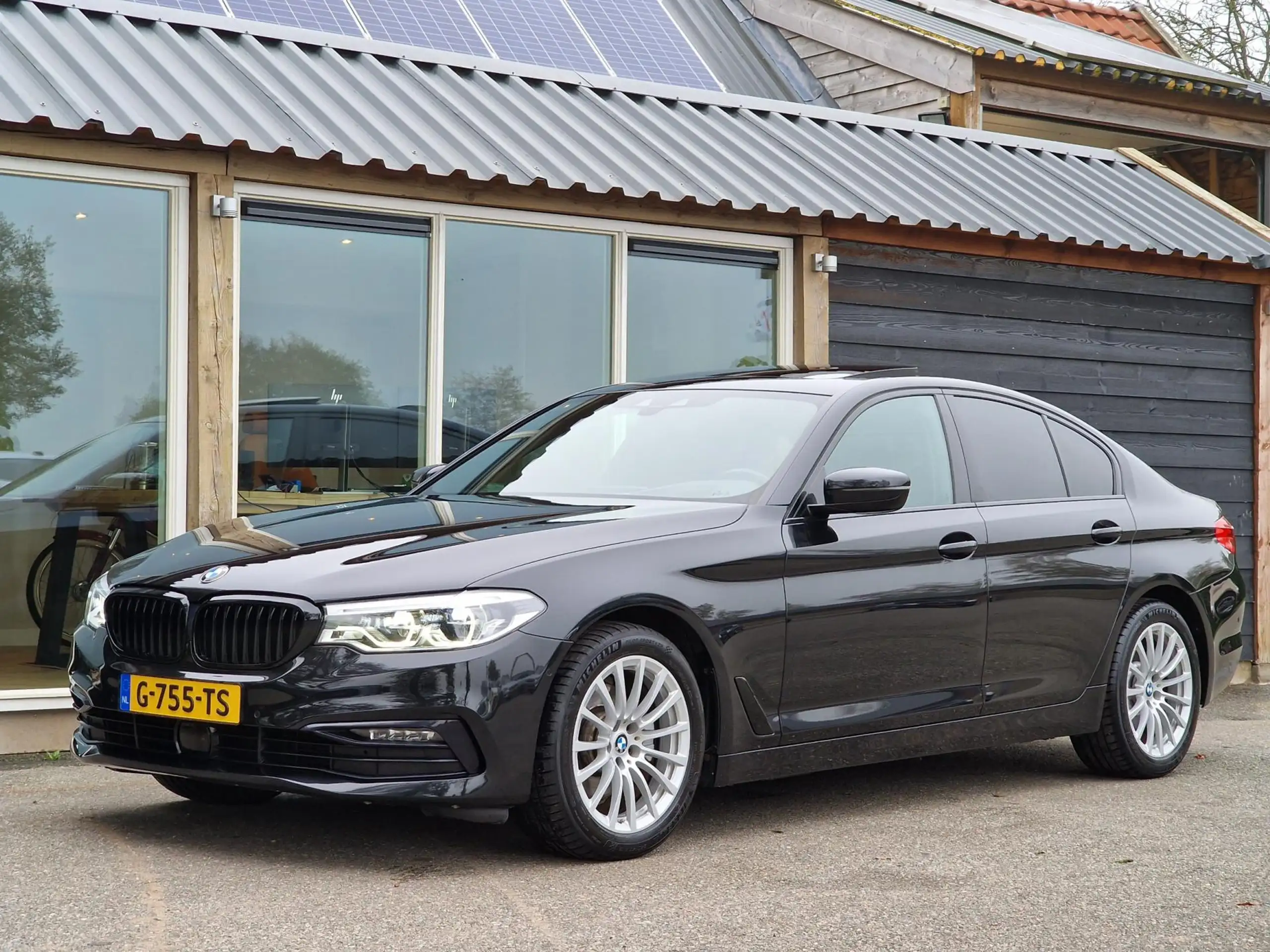 BMW - 520