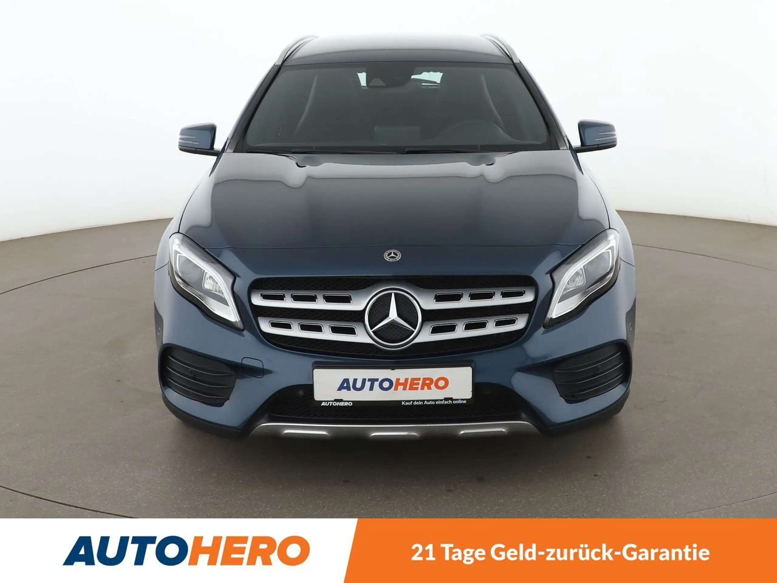 Mercedes-Benz - GLA 220