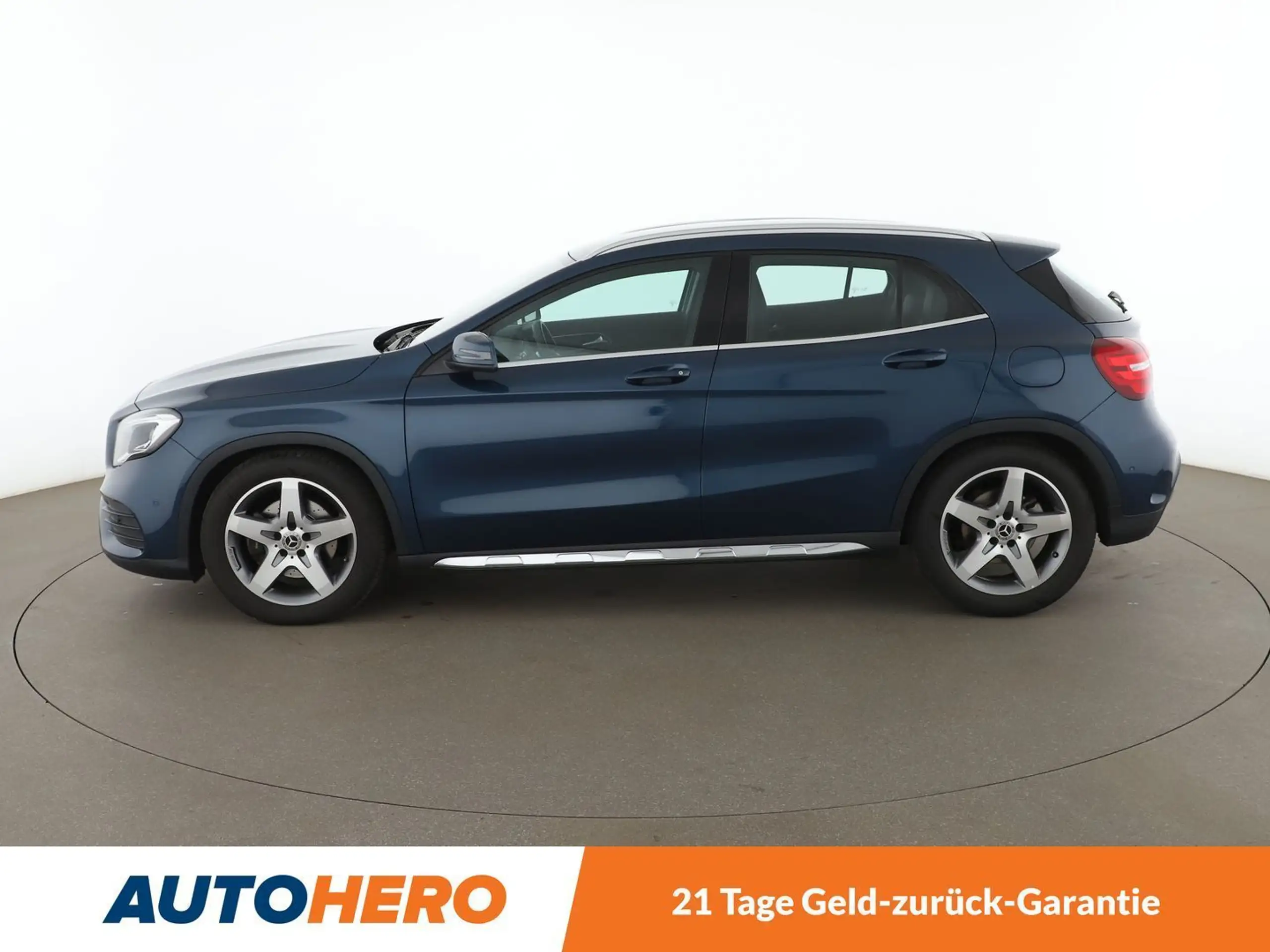 Mercedes-Benz - GLA 220