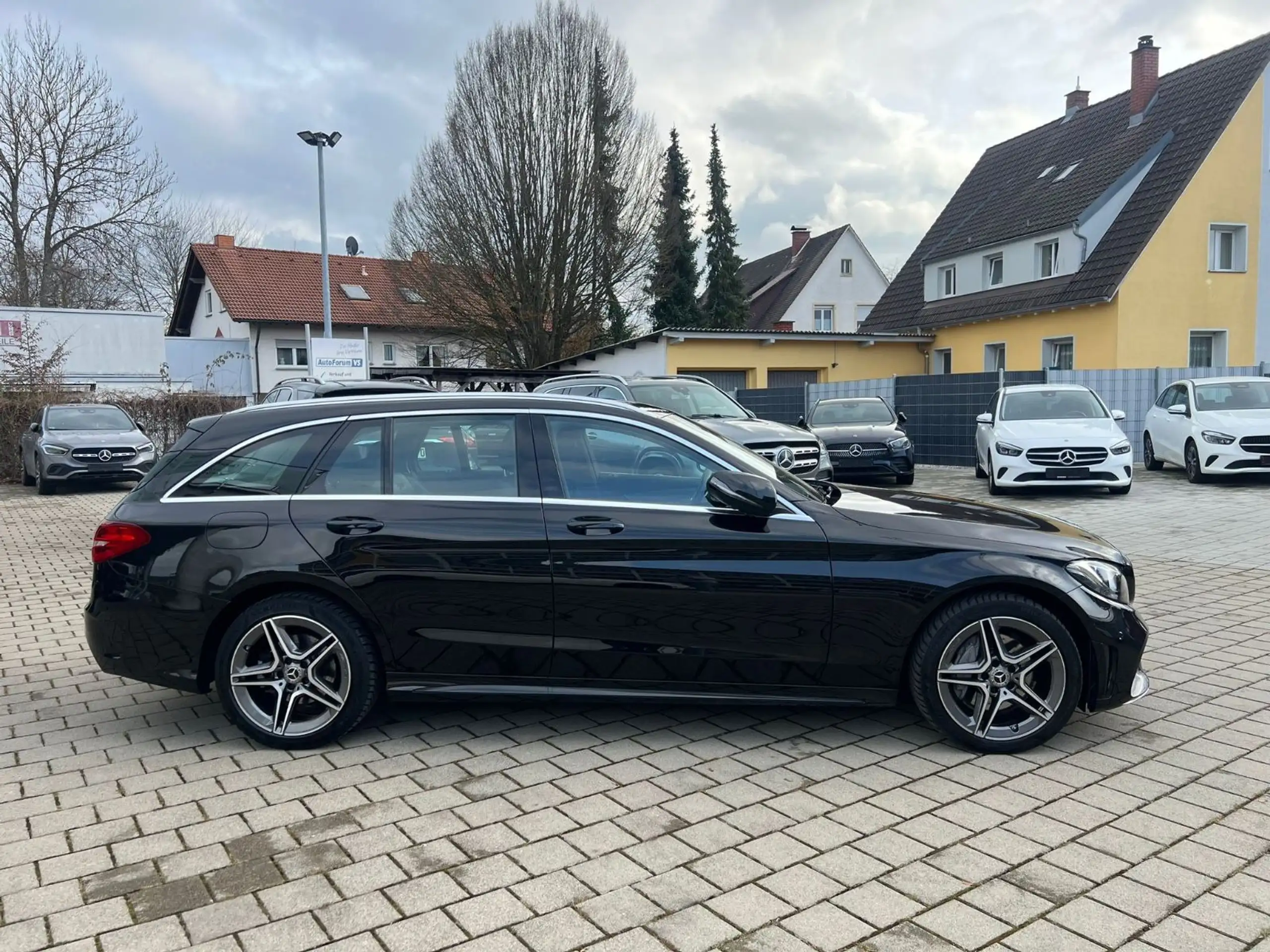 Mercedes-Benz - C 220