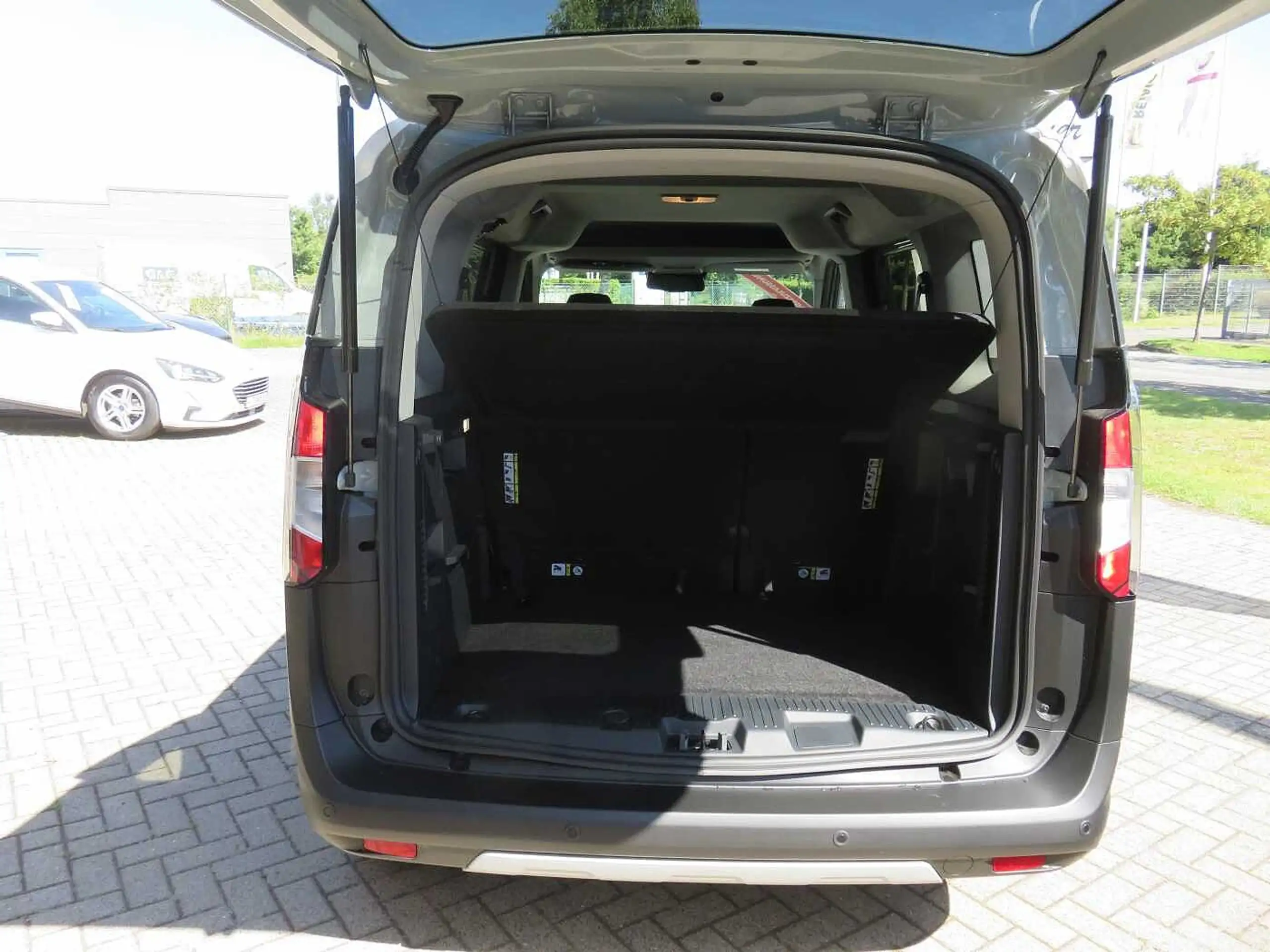 Ford - Tourneo Courier