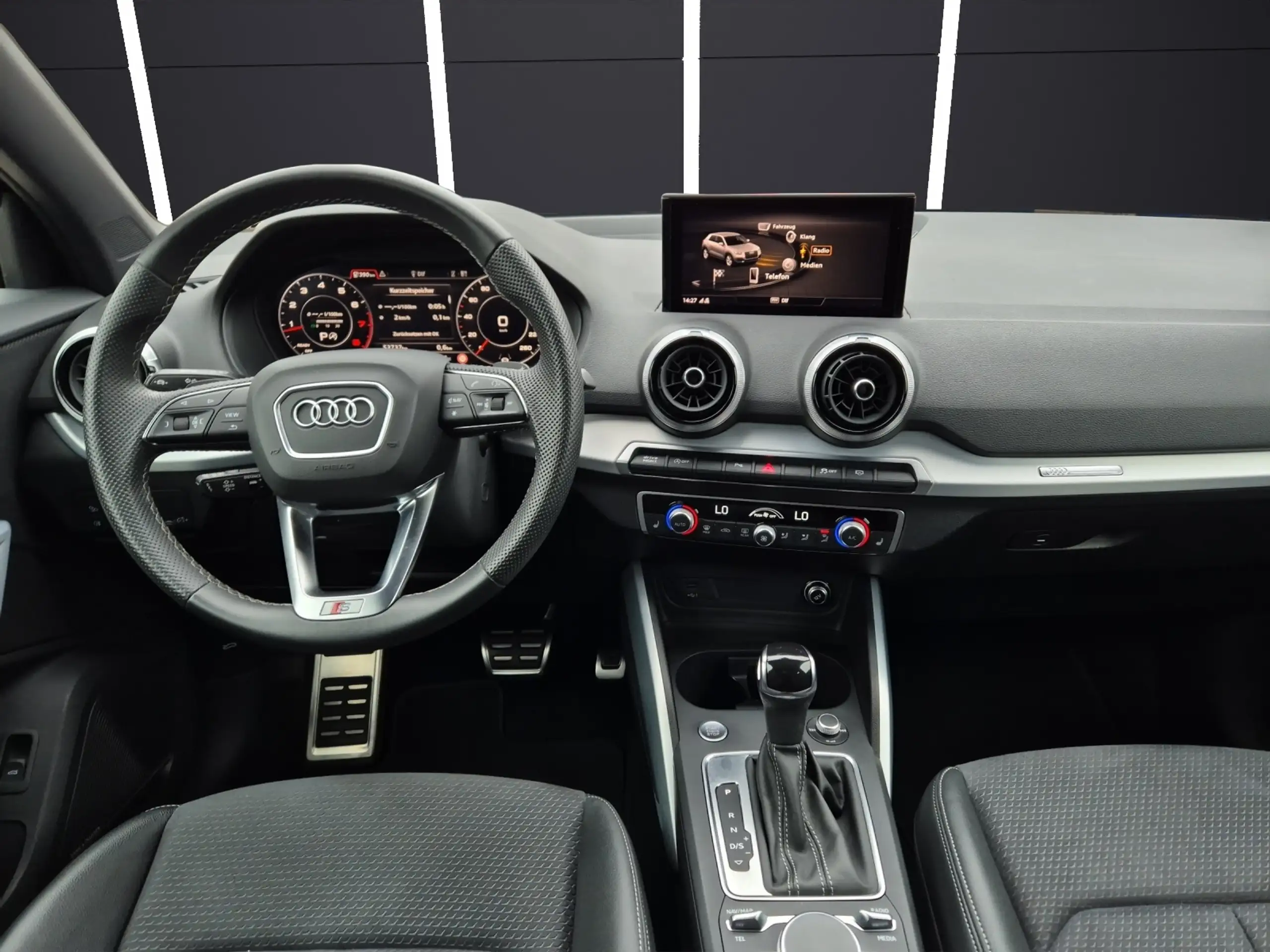 Audi - Q2