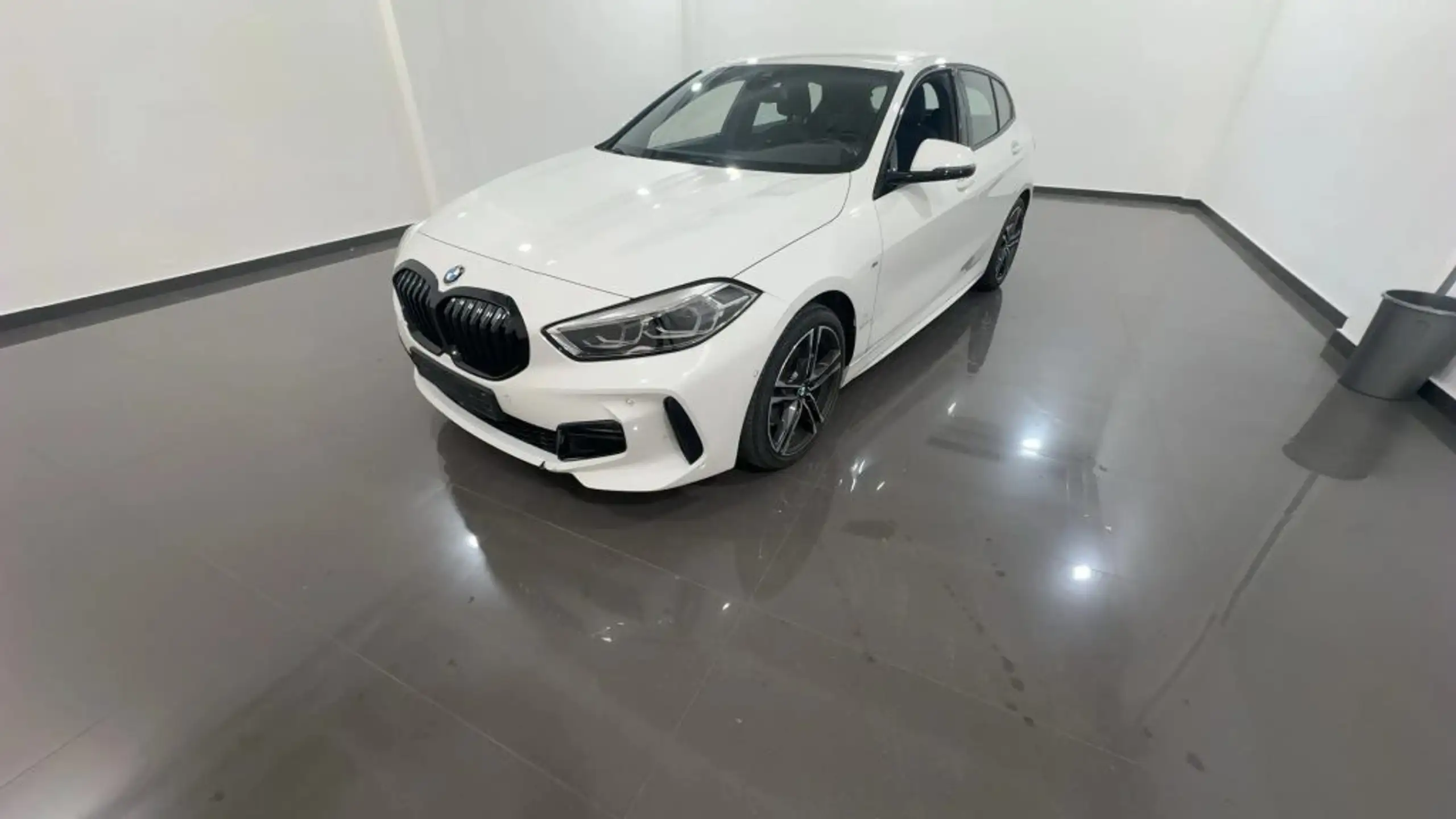 BMW 118 2023