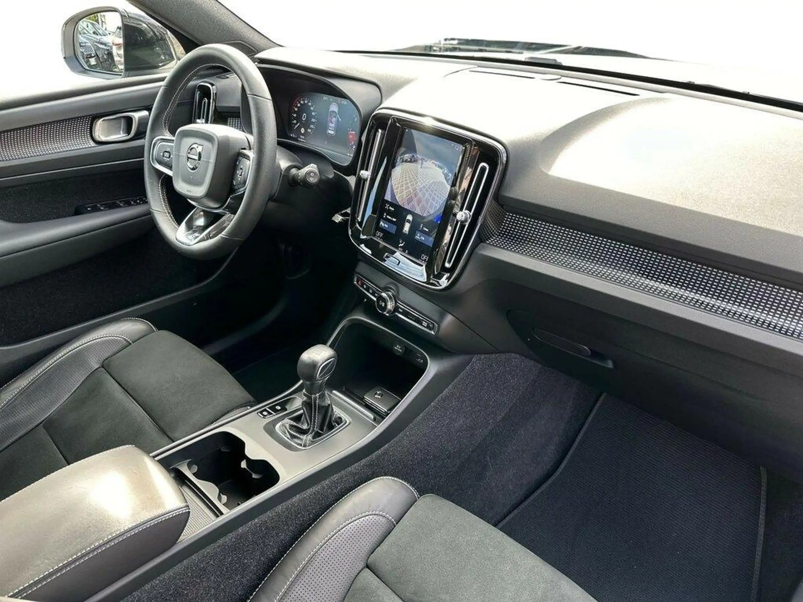 Volvo - XC40