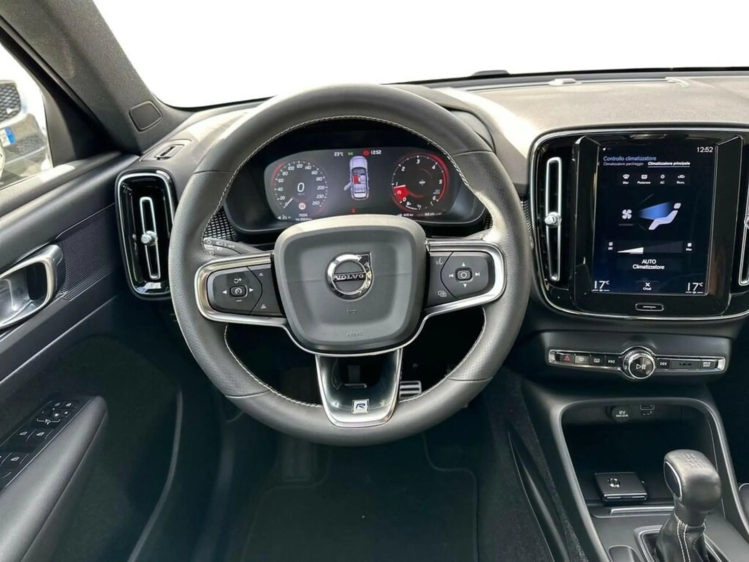 Volvo - XC40