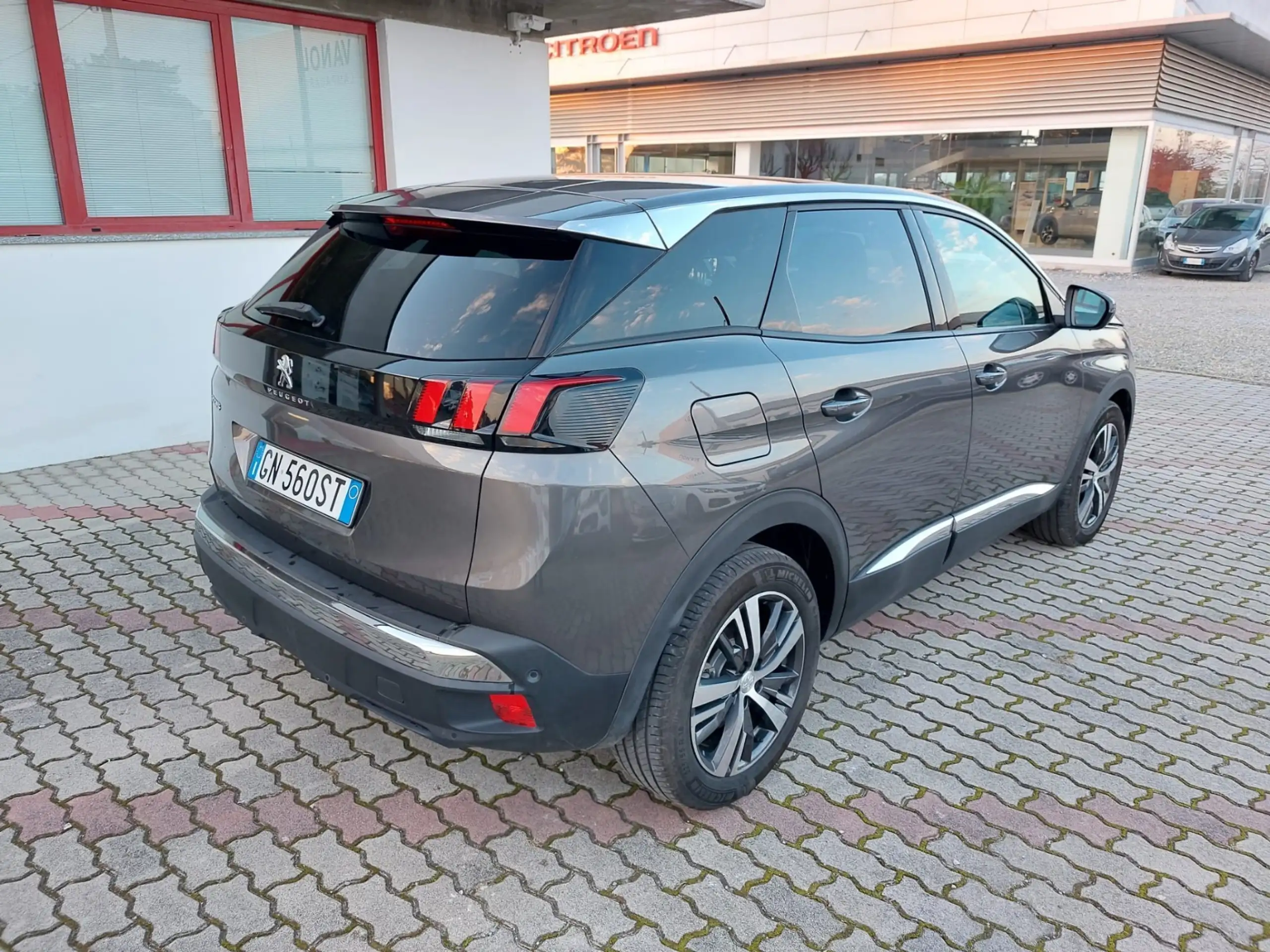 Peugeot - 3008