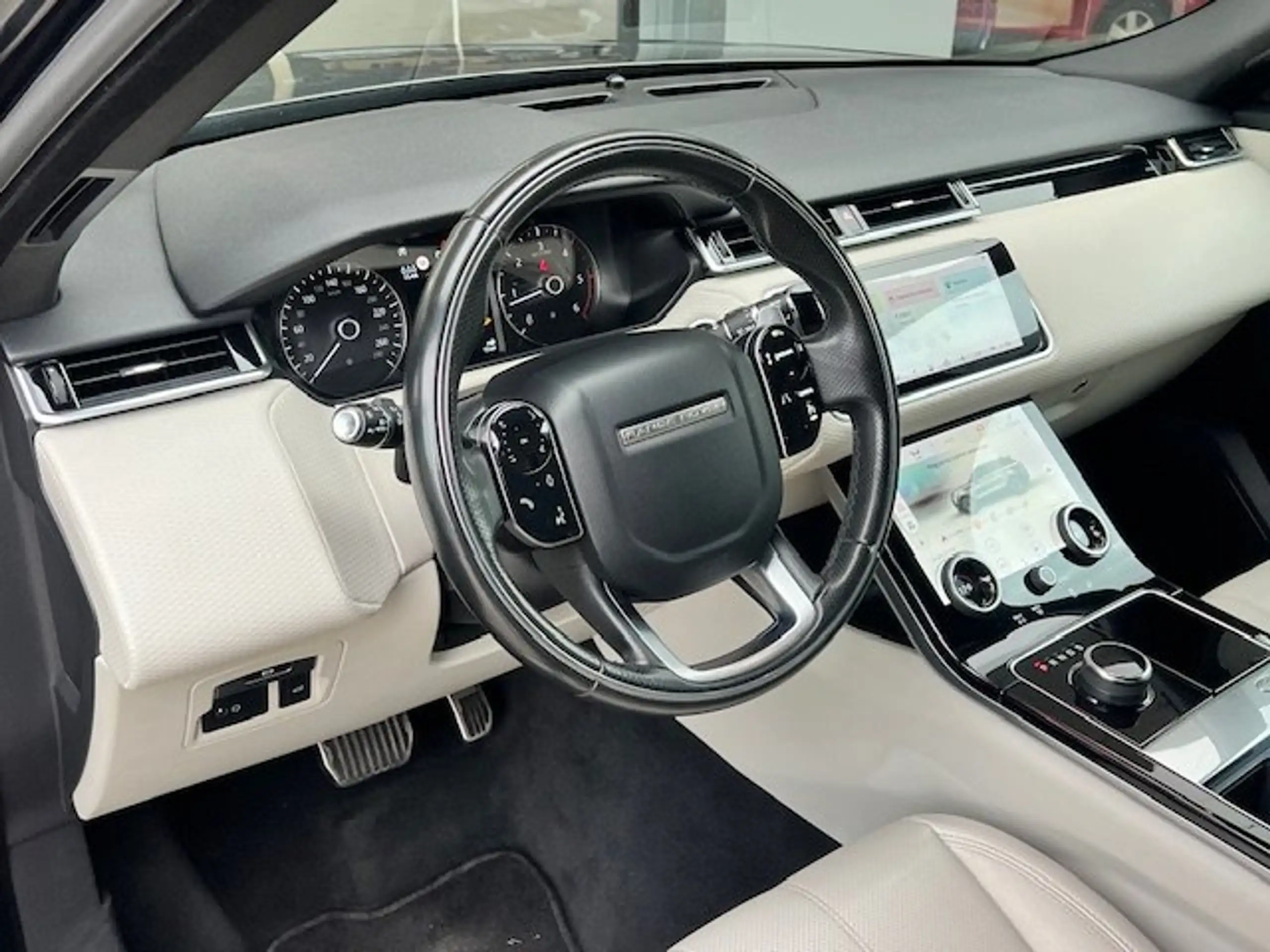 Land Rover - Range Rover Velar