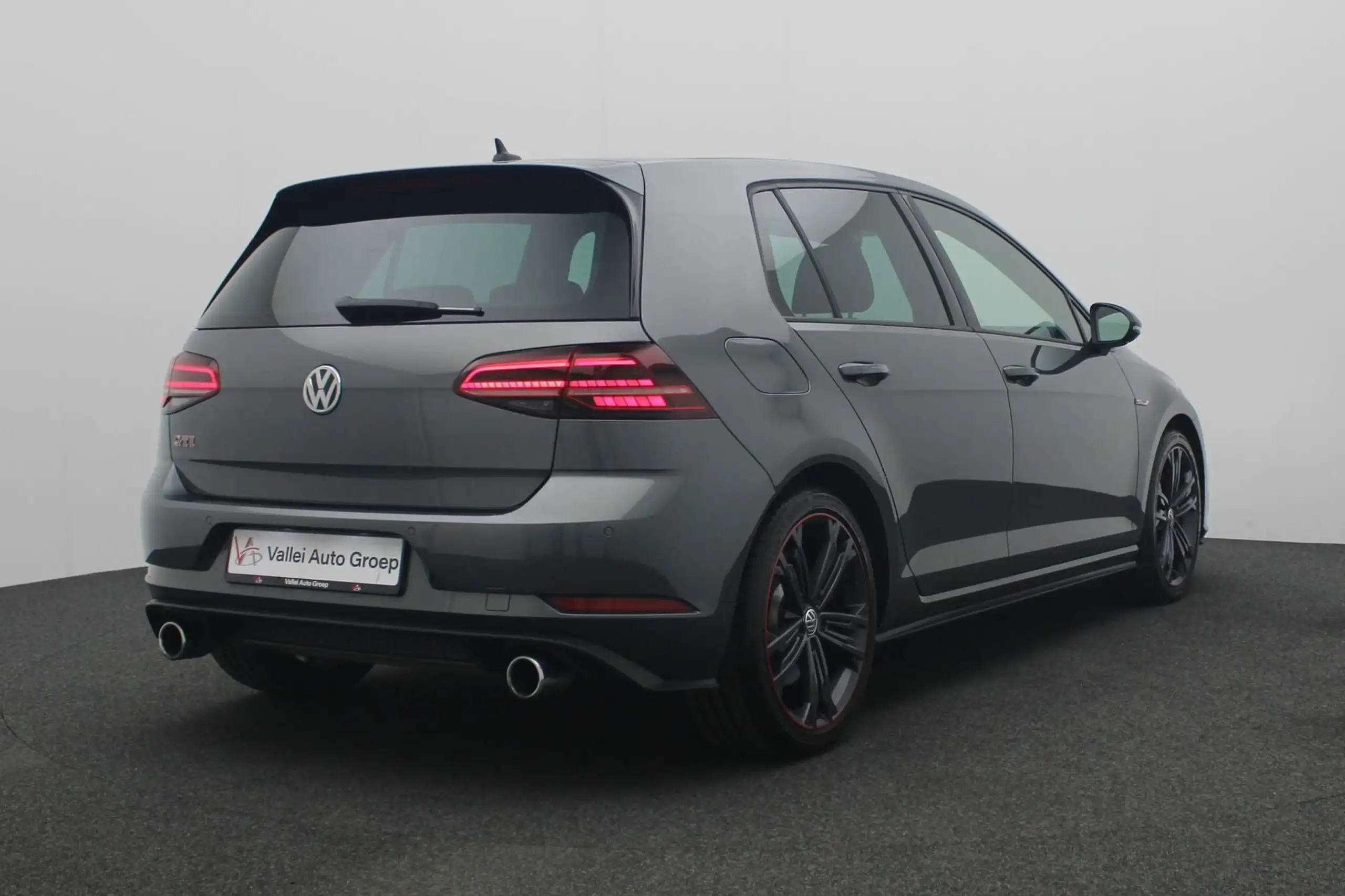 Volkswagen - Golf GTI