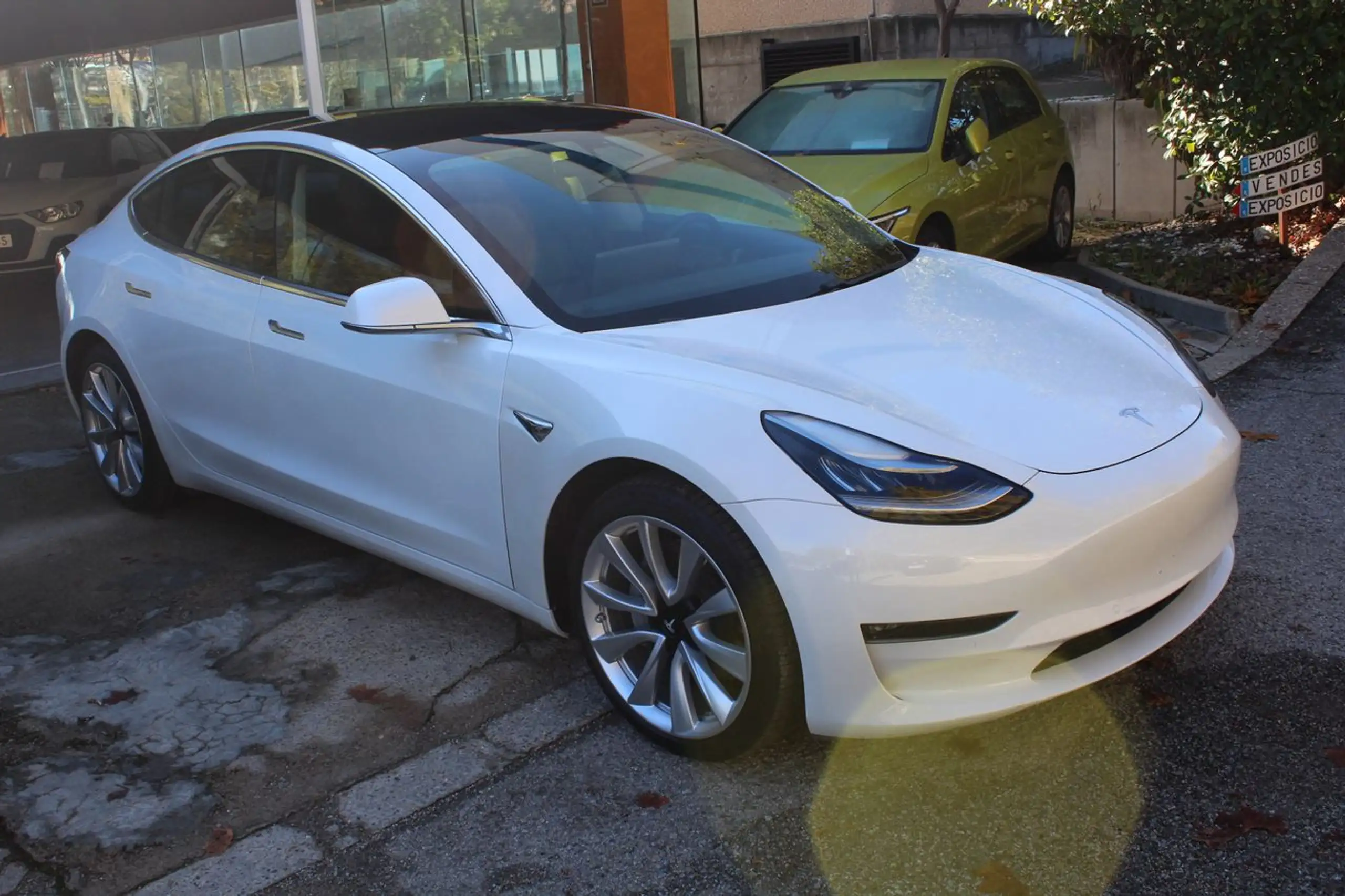 Tesla - Model 3