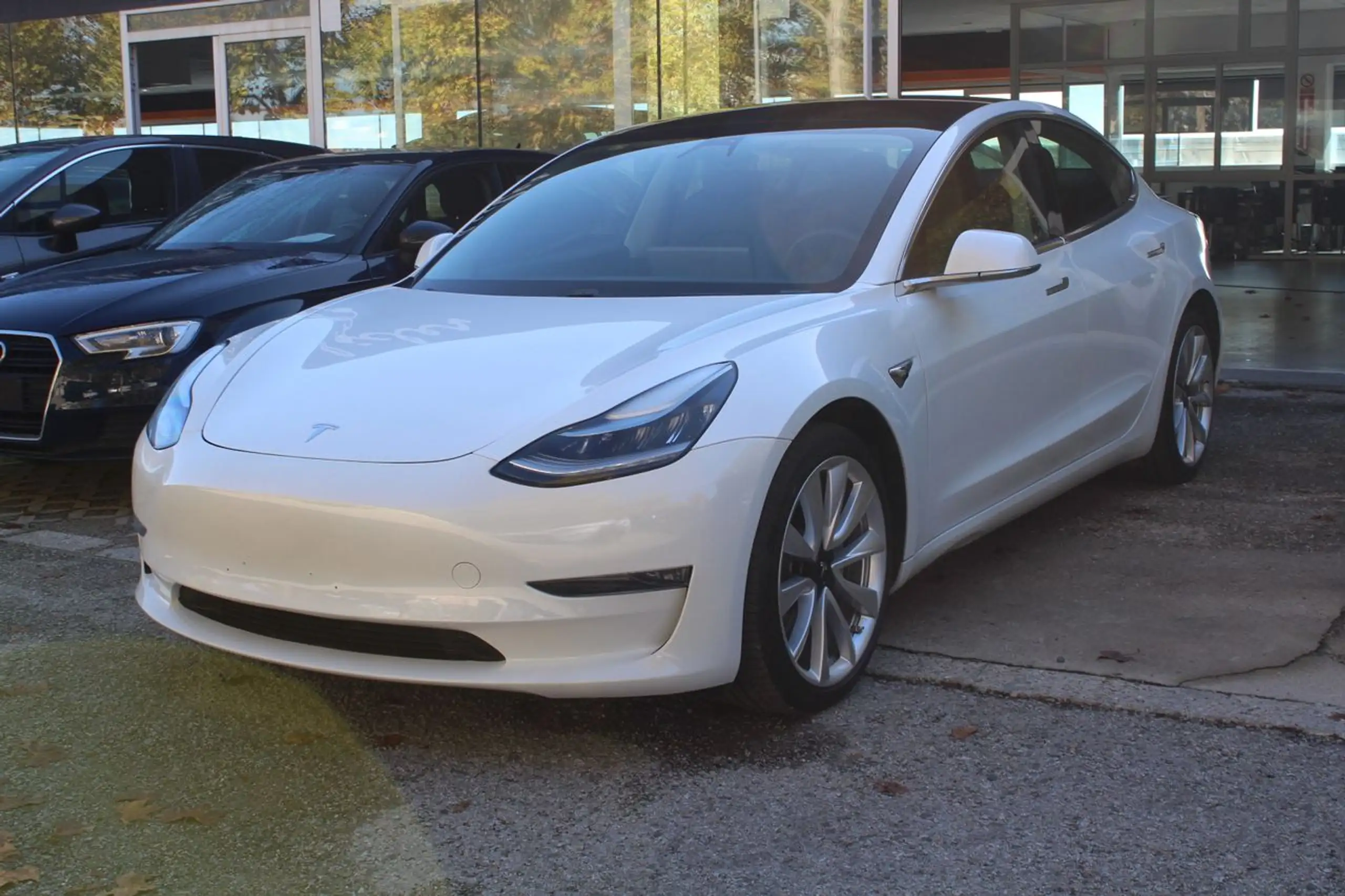 Tesla - Model 3