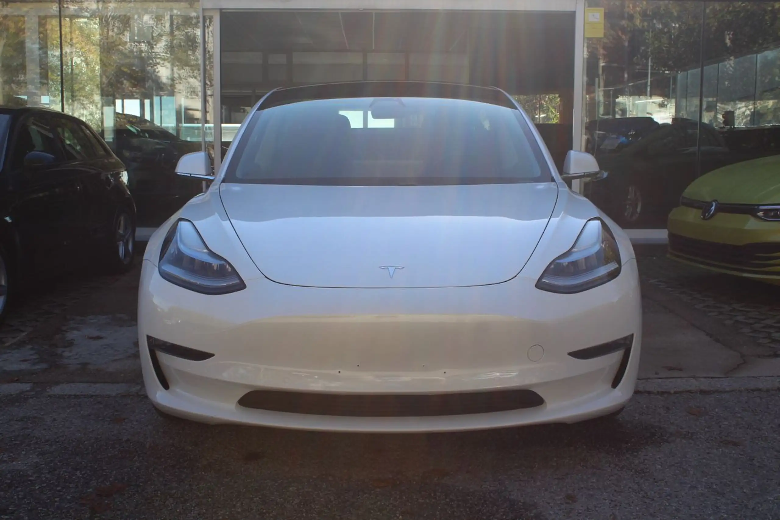 Tesla - Model 3