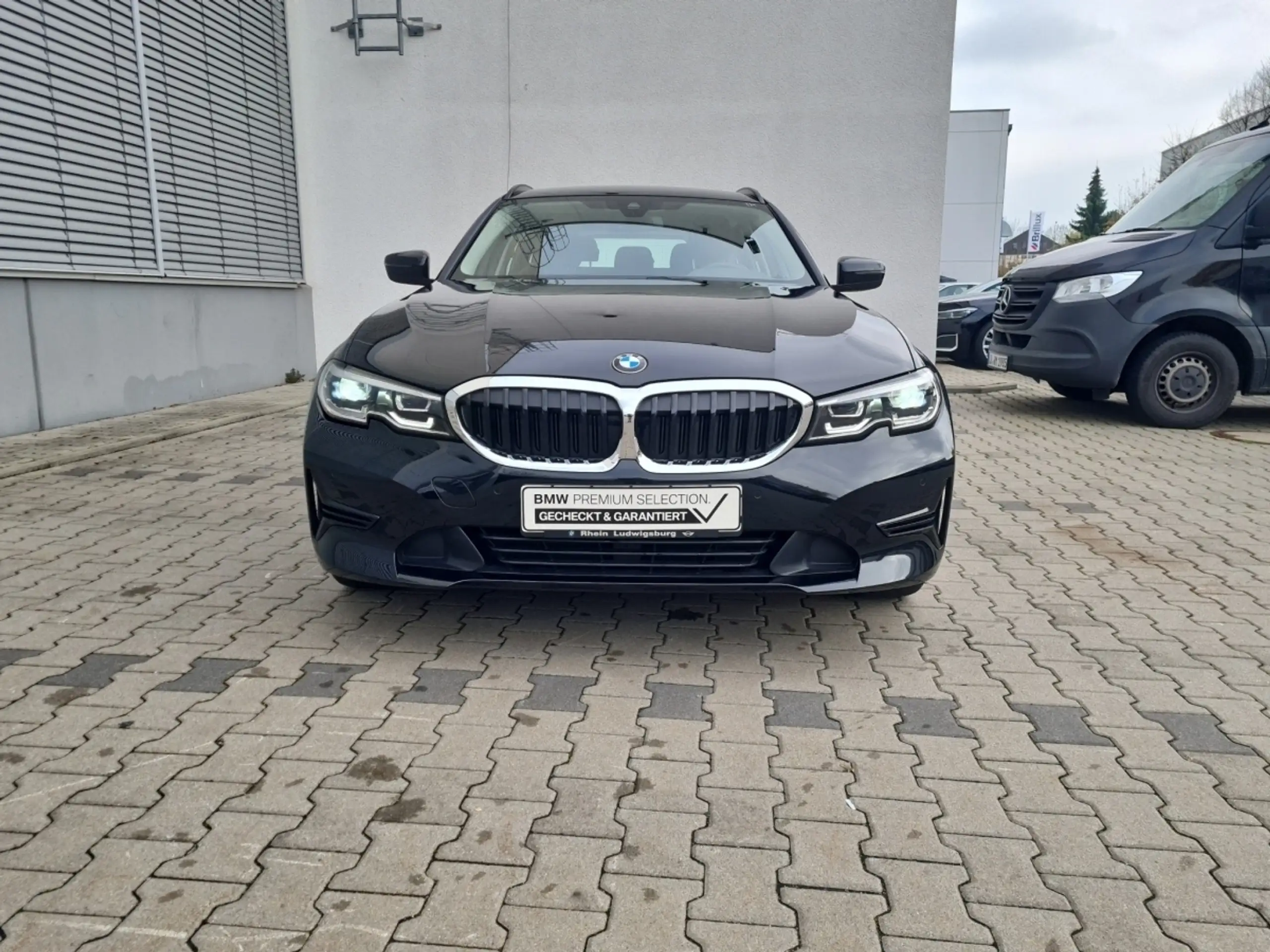 BMW - 320