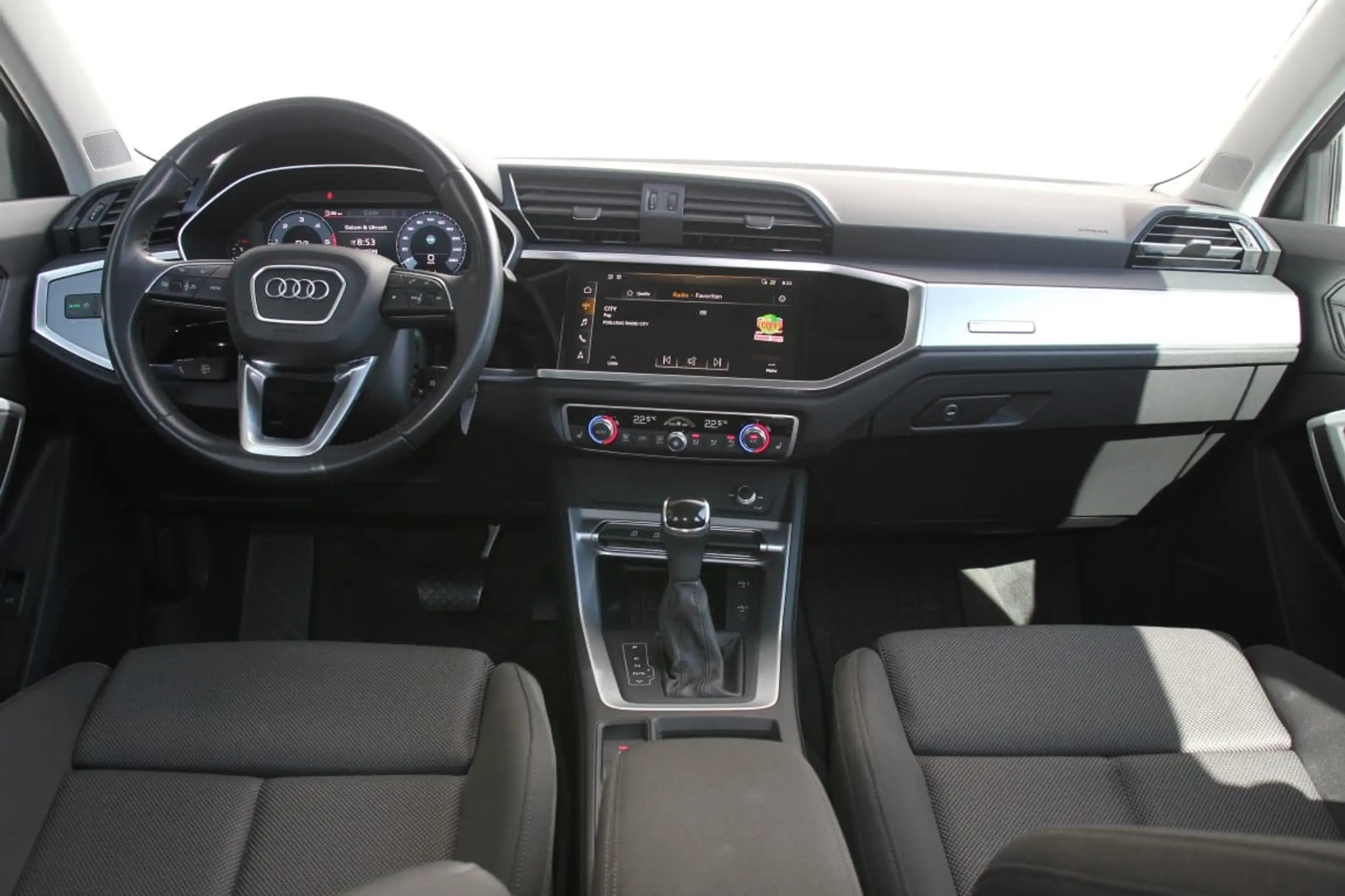 Audi - Q3