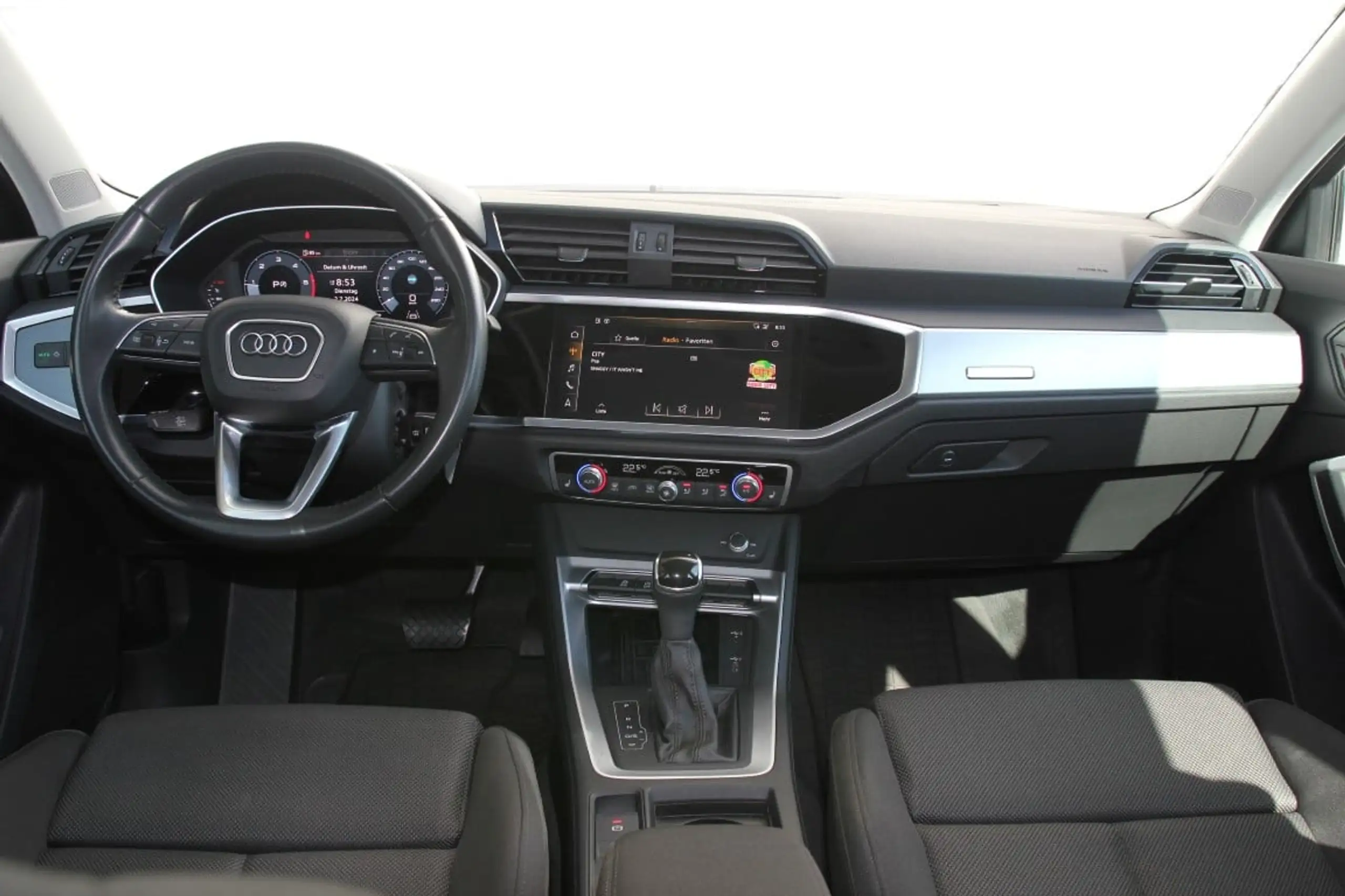 Audi - Q3