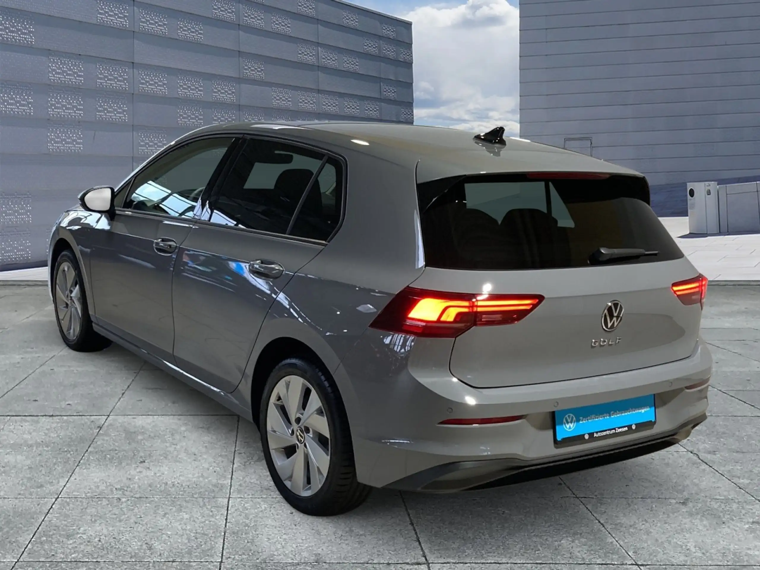 Volkswagen - Golf