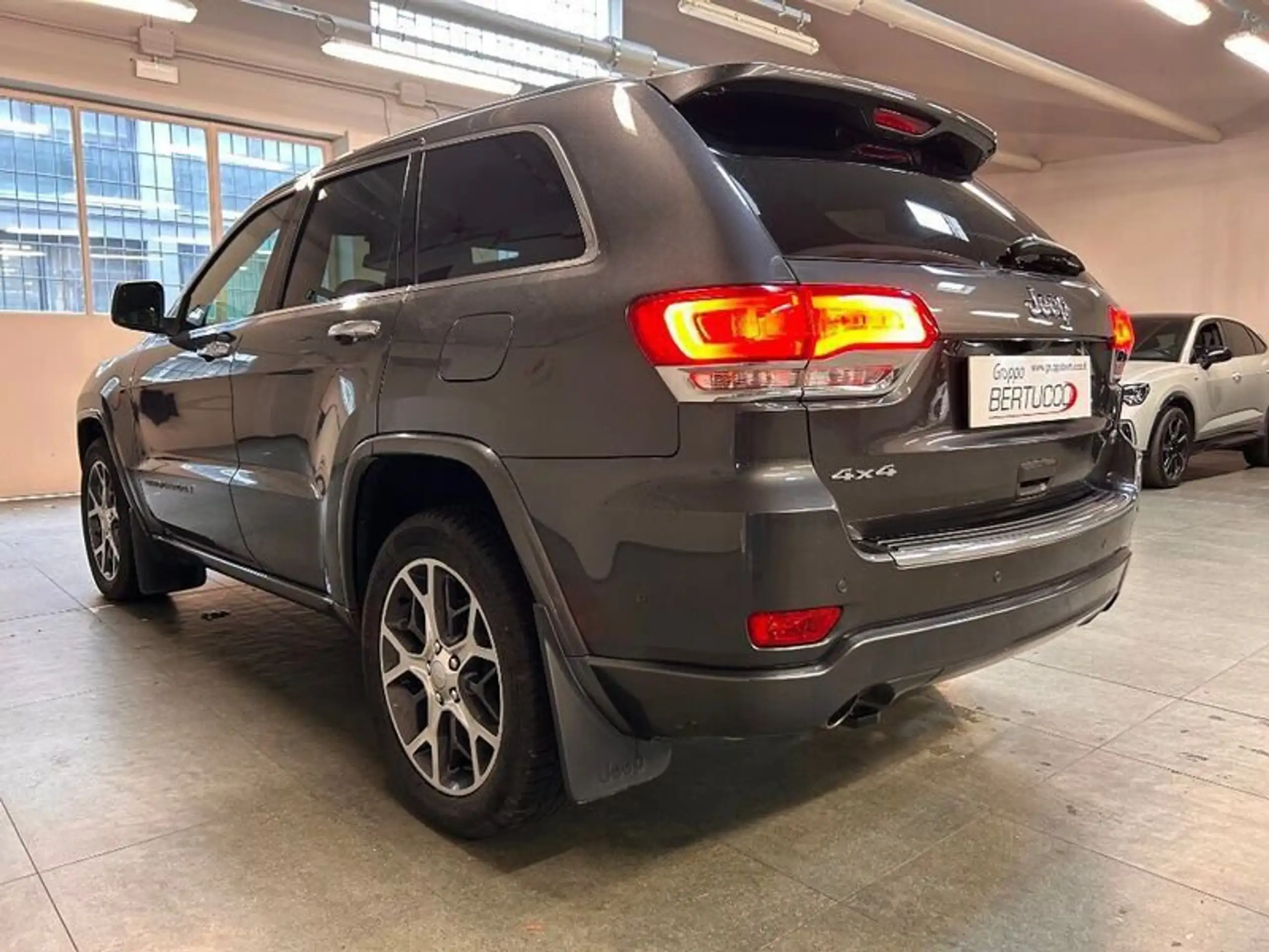 Jeep - Grand Cherokee