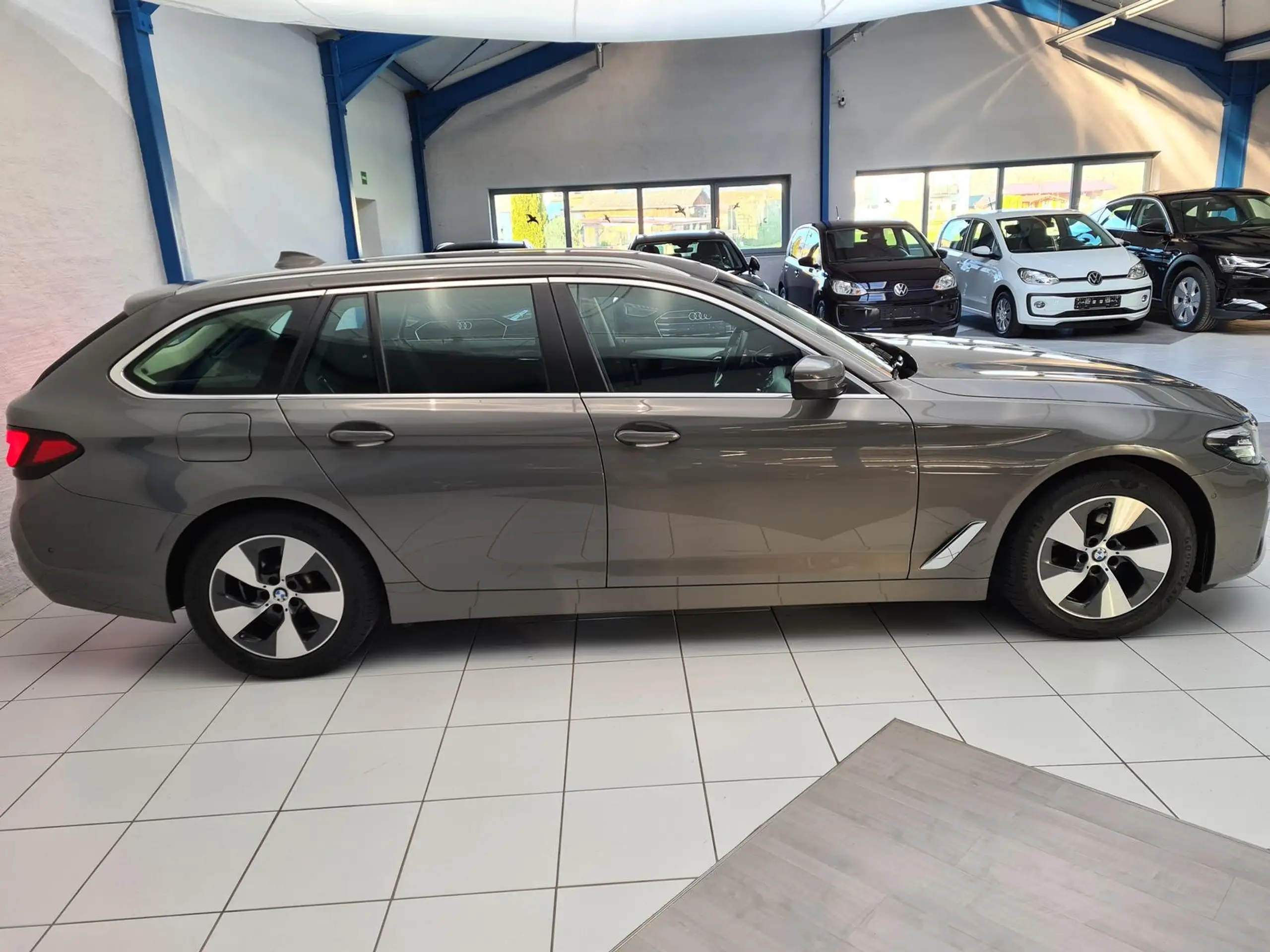 BMW - 520