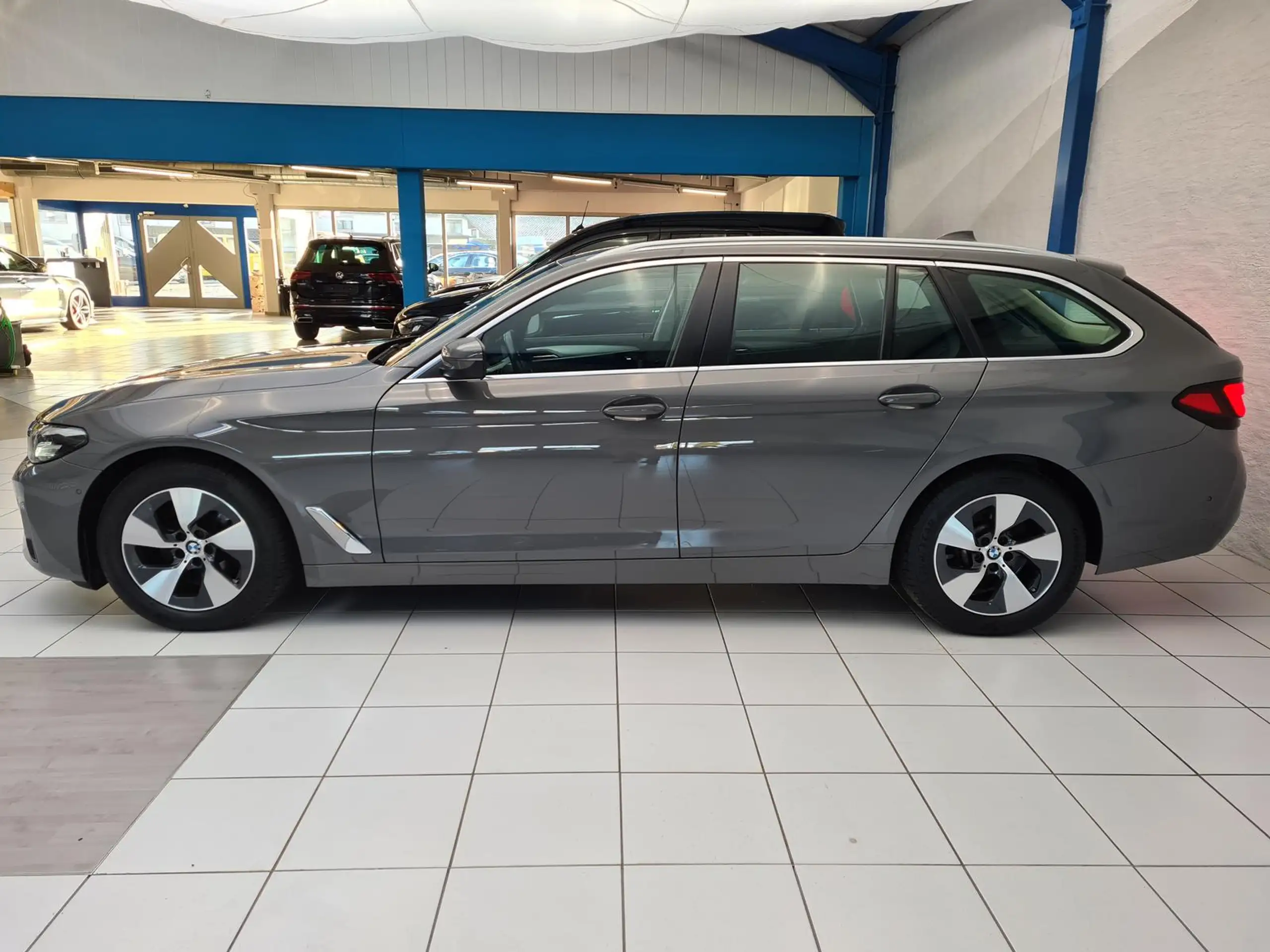 BMW - 520