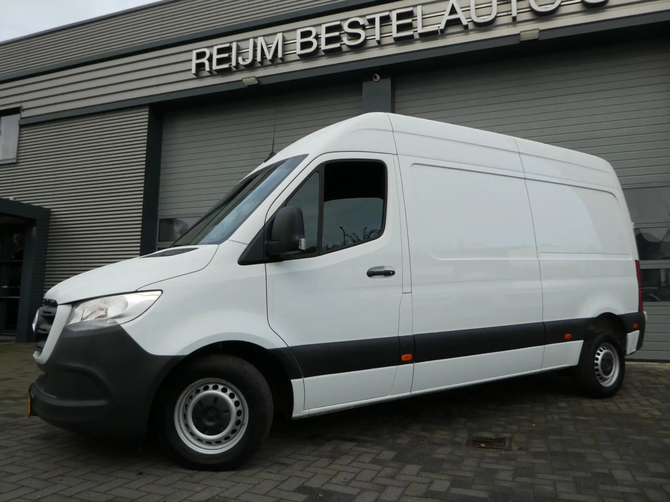 Mercedes-Benz - Sprinter