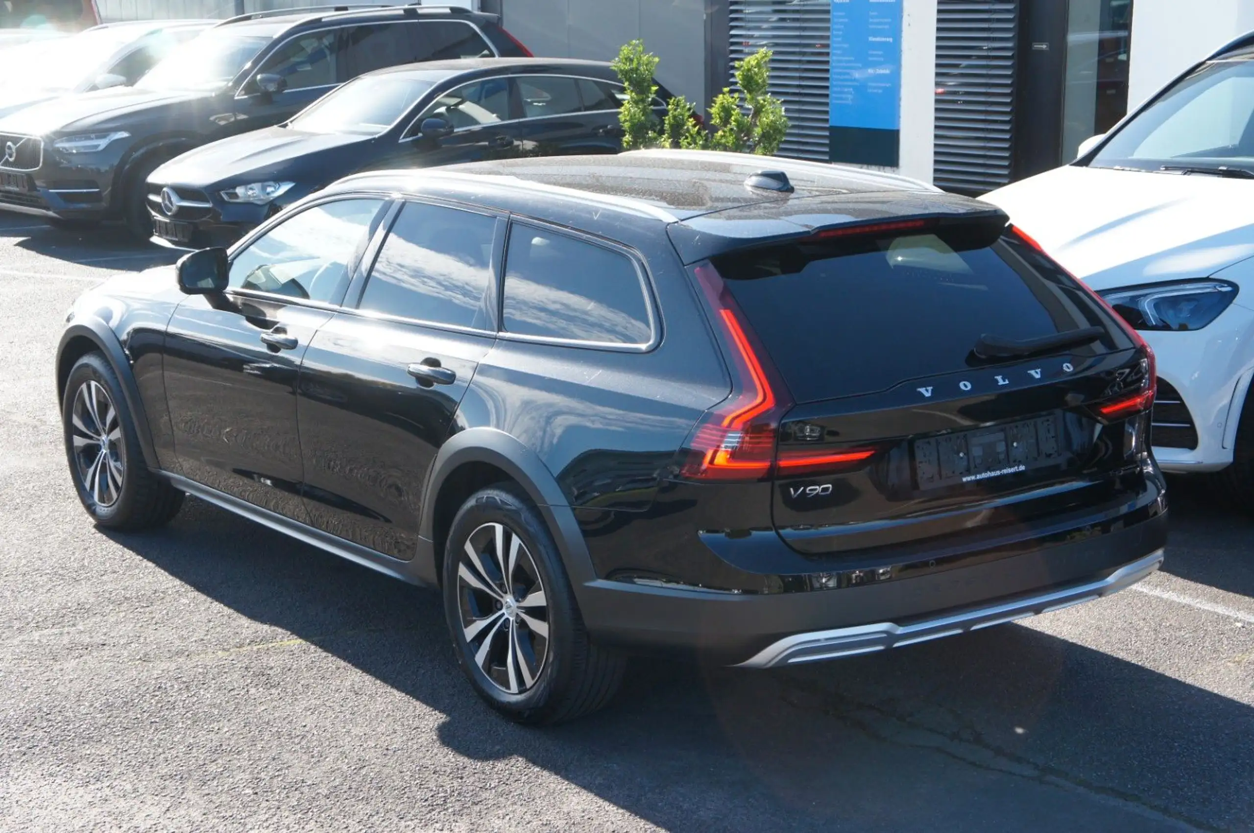 Volvo - V90 Cross Country