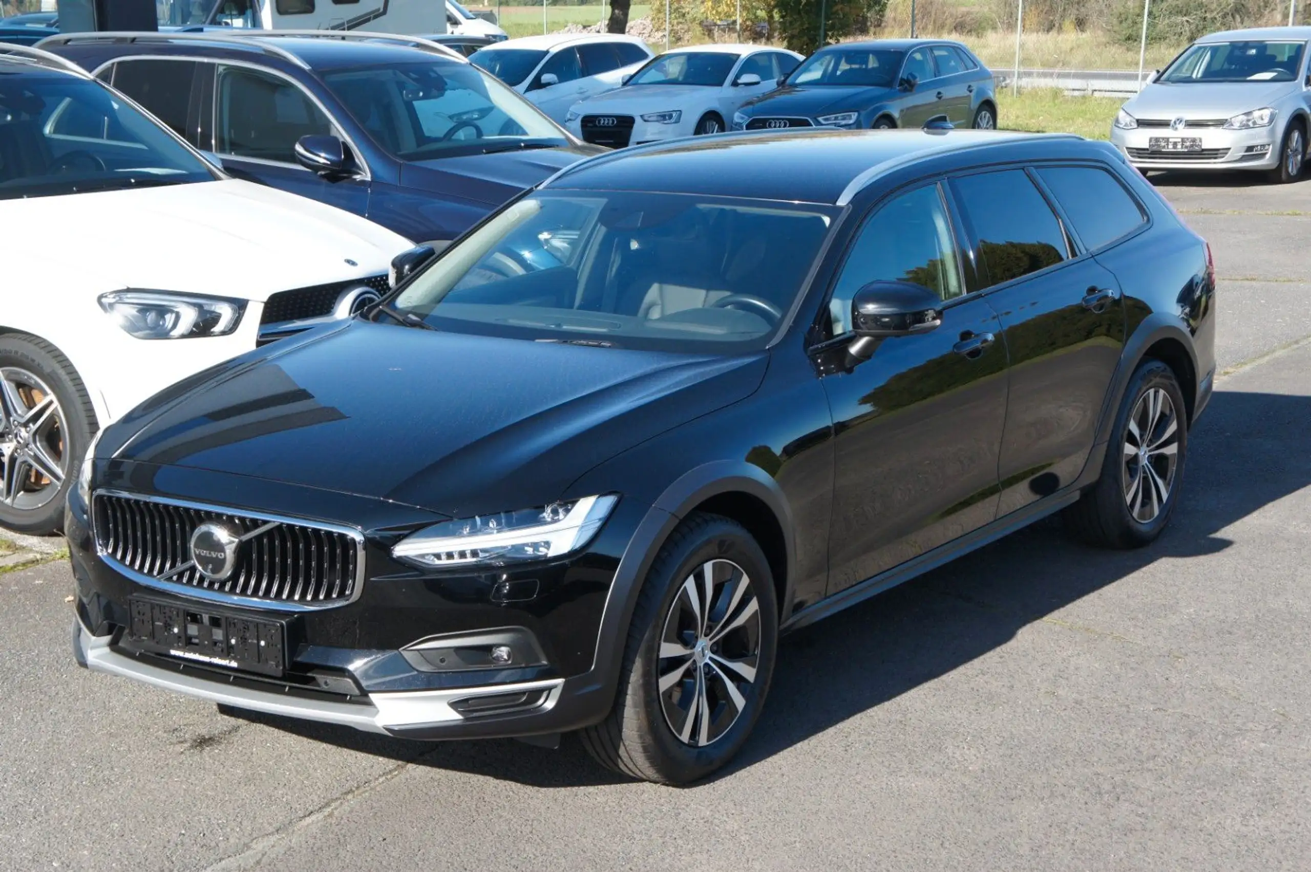 Volvo - V90 Cross Country