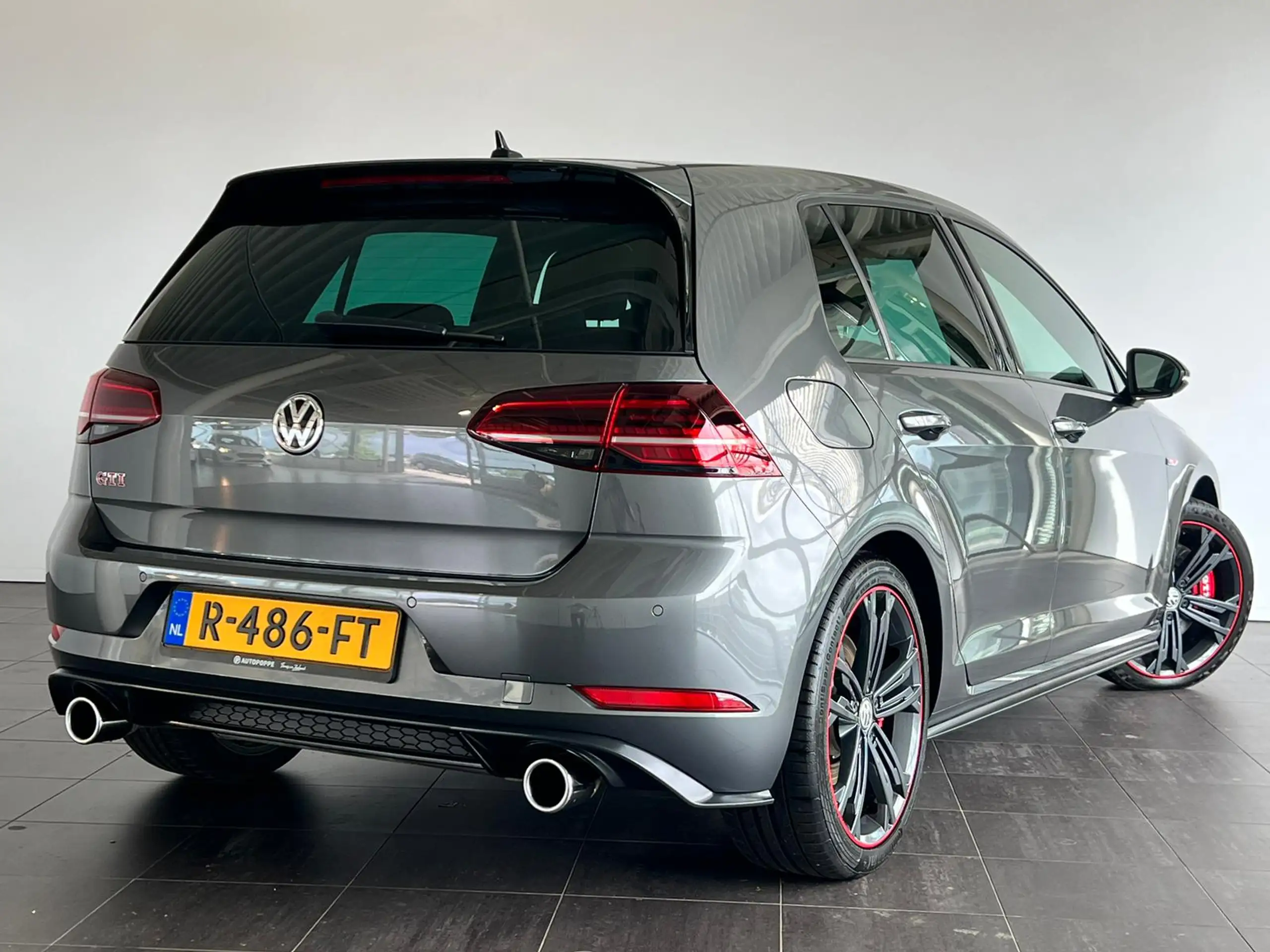 Volkswagen - Golf GTI